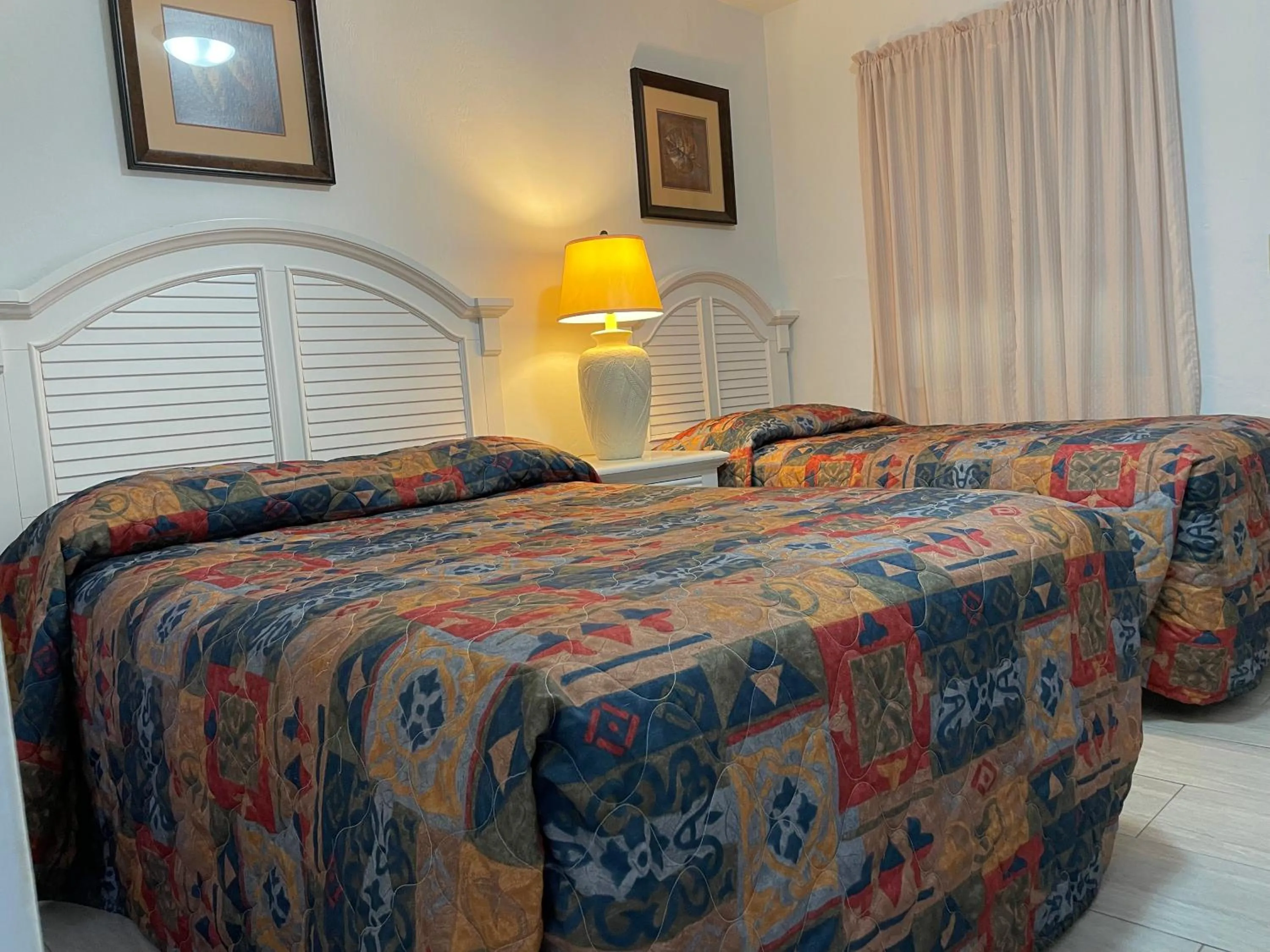 Bed in Shell Motel Hollywood