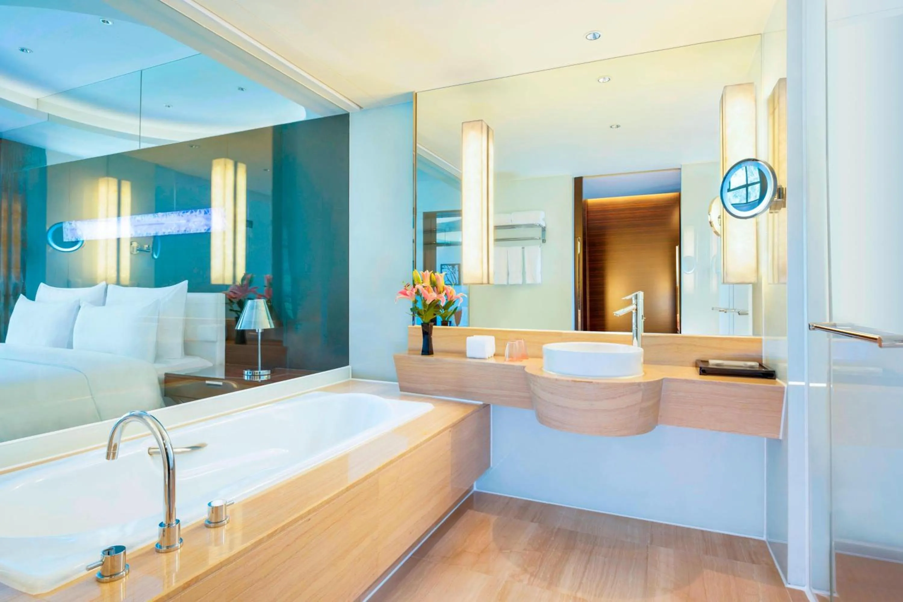 Bathroom, Bed in Le Méridien Xiamen