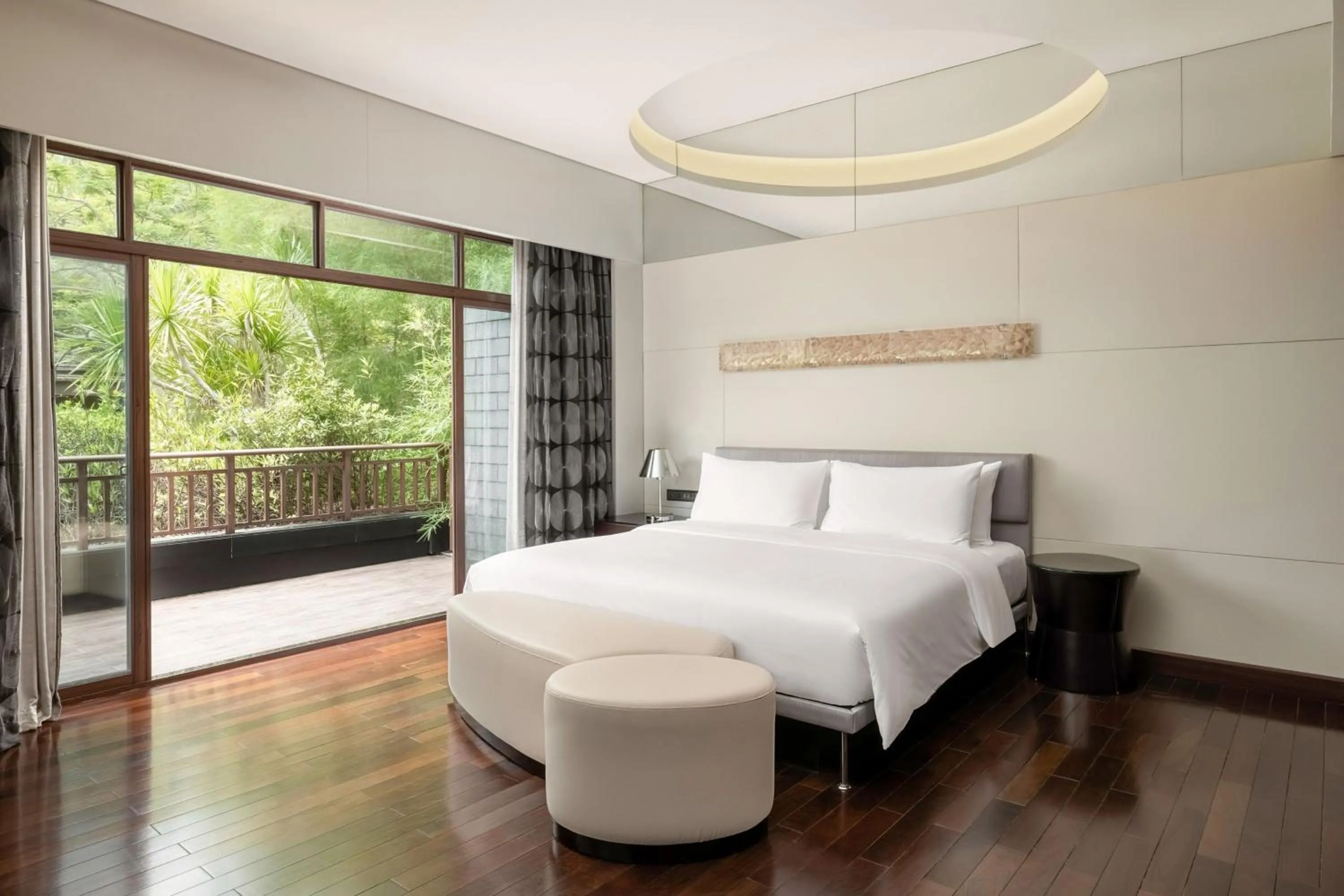 Bedroom, Bed in Le Méridien Xiamen