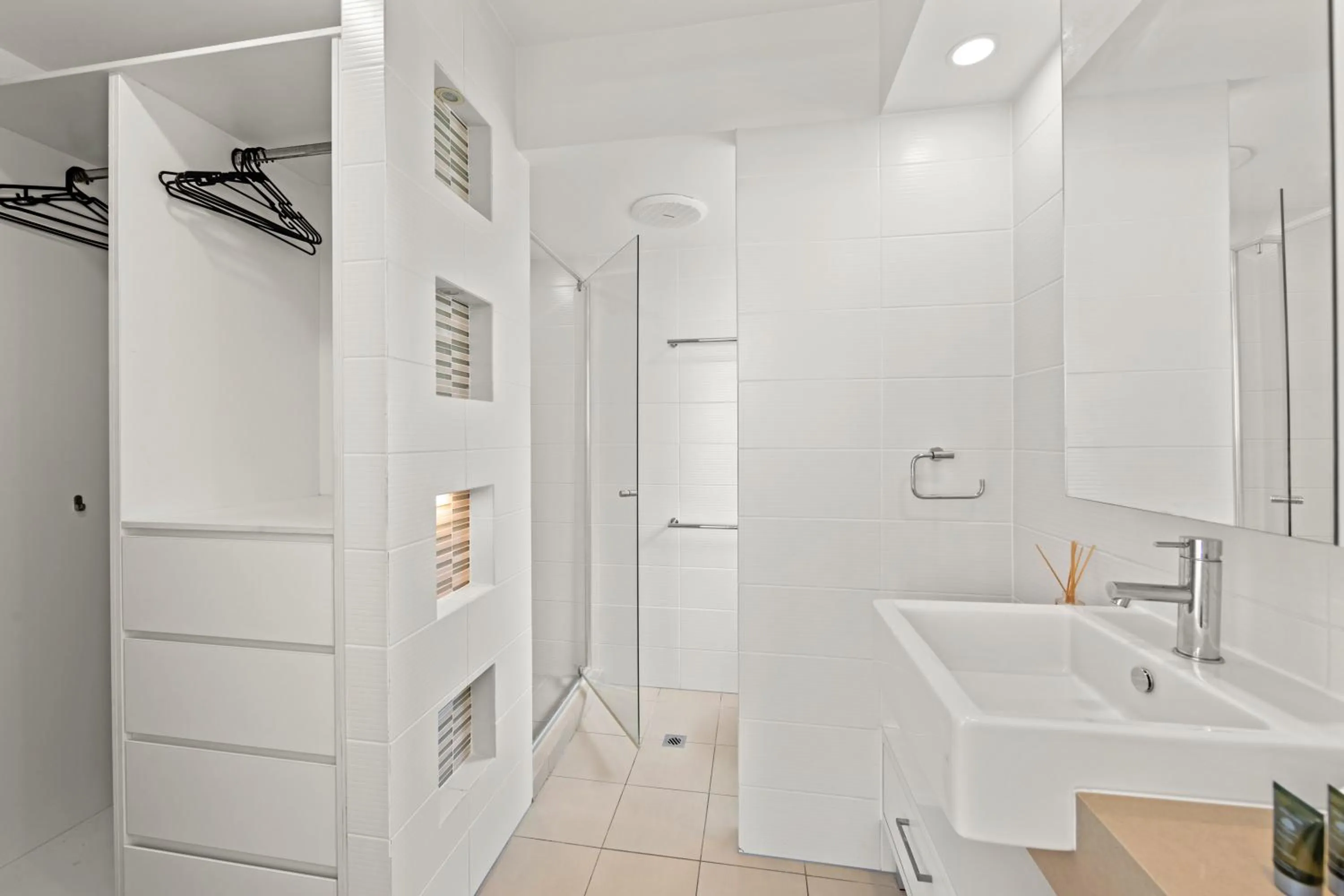 Shower in La Mer Sunshine Beachfront