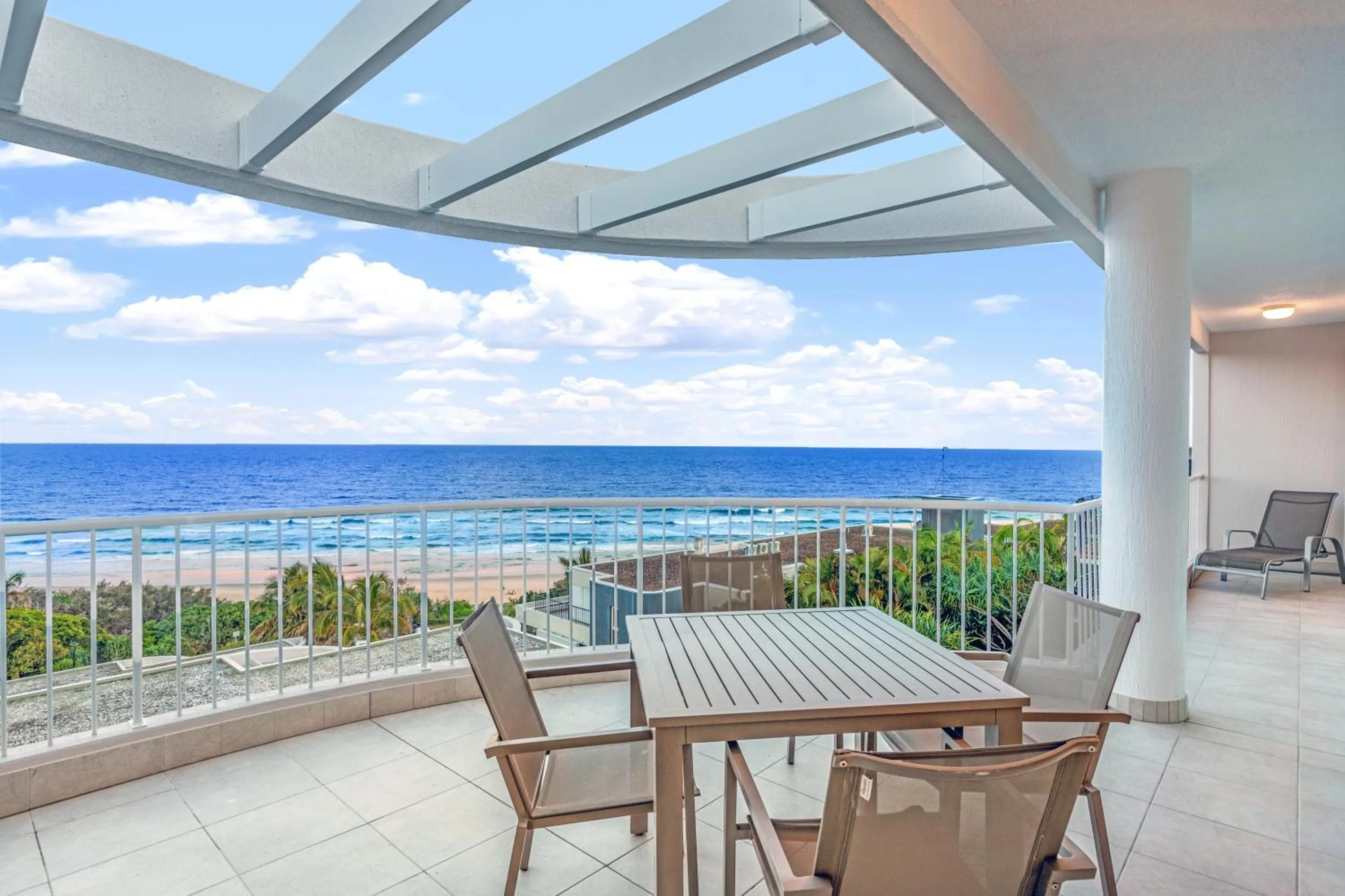 La Mer Sunshine Beachfront