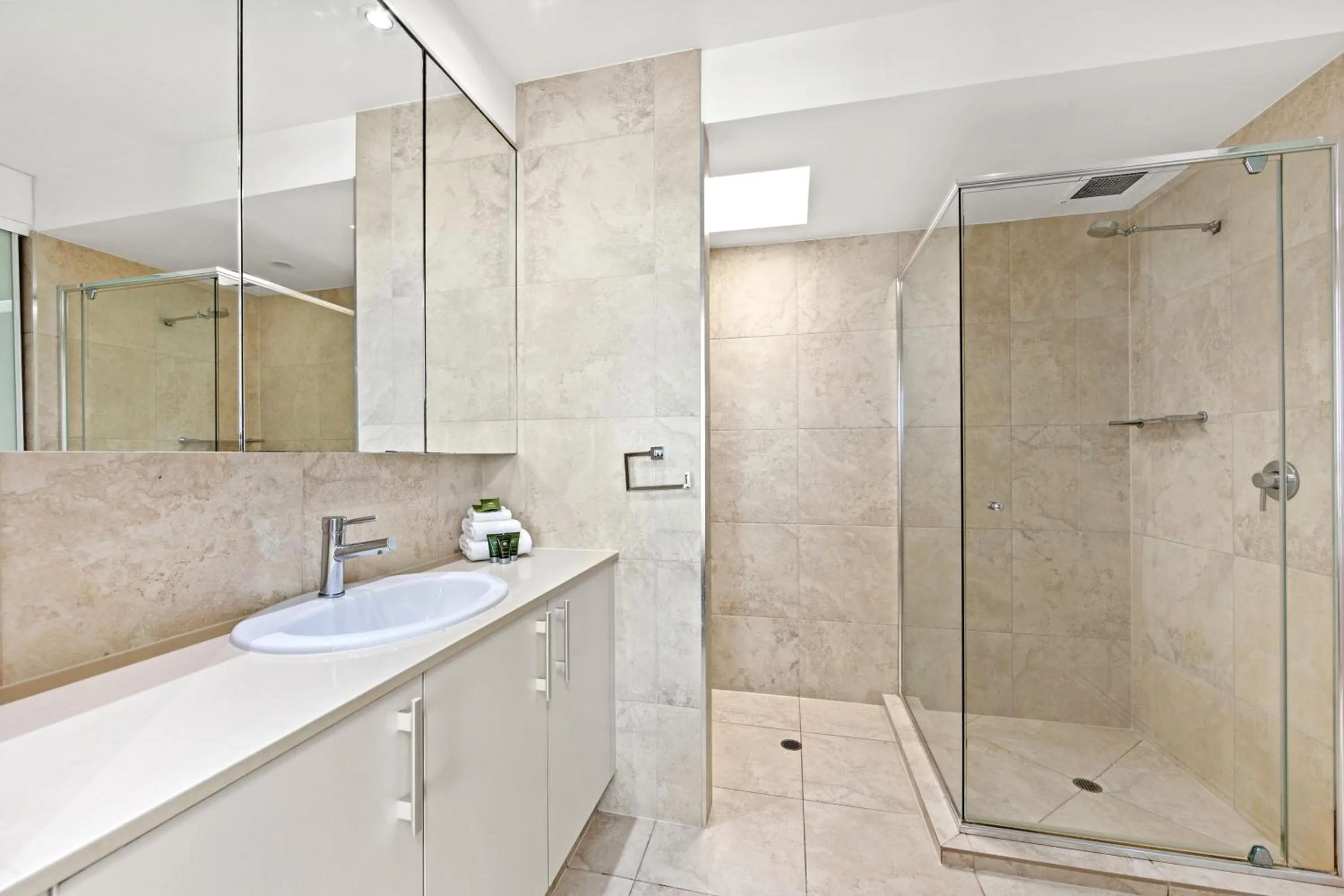 La Mer Sunshine Beachfront