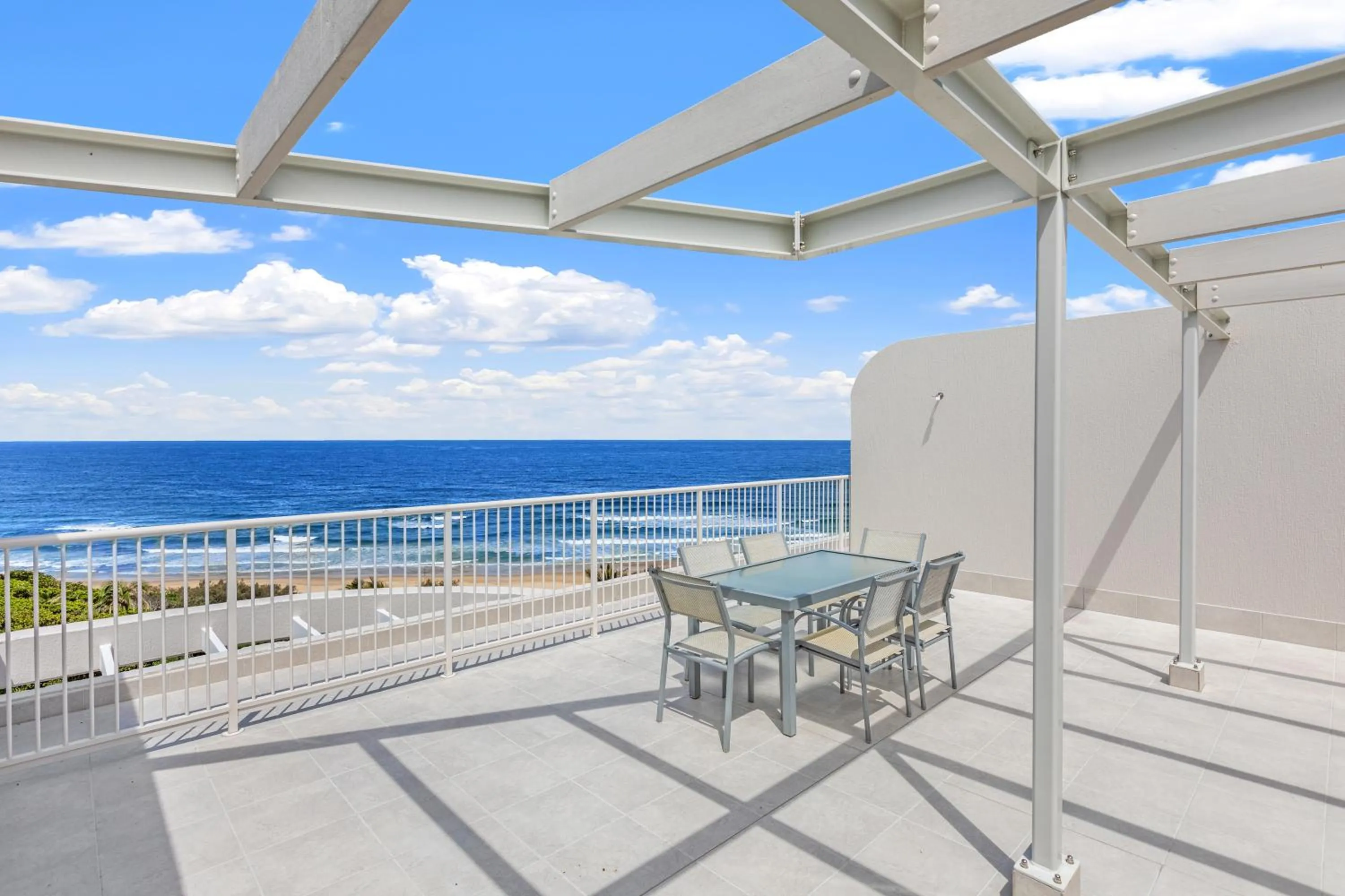 La Mer Sunshine Beachfront