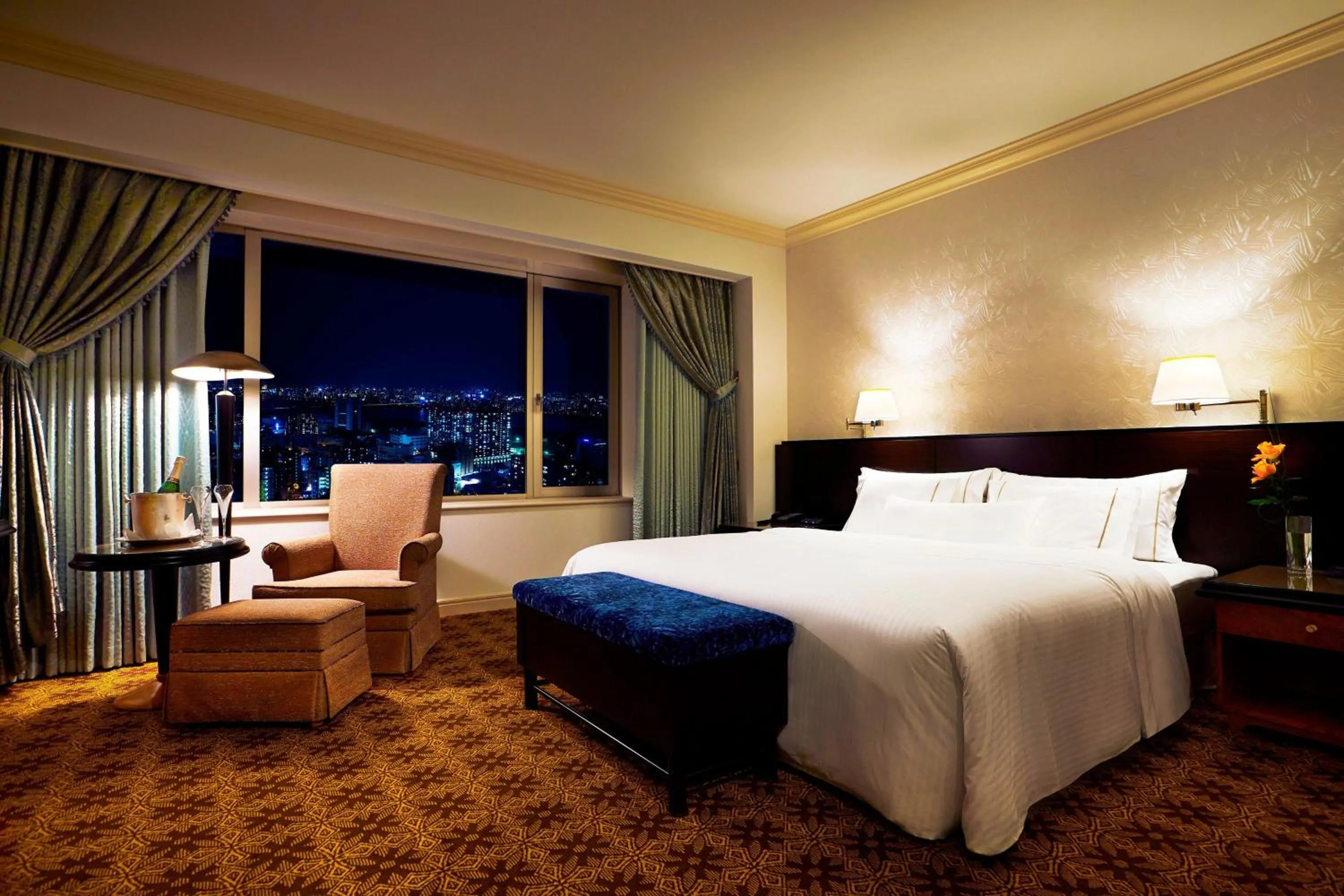 Photo of the whole room, Bed in The Westin Osaka