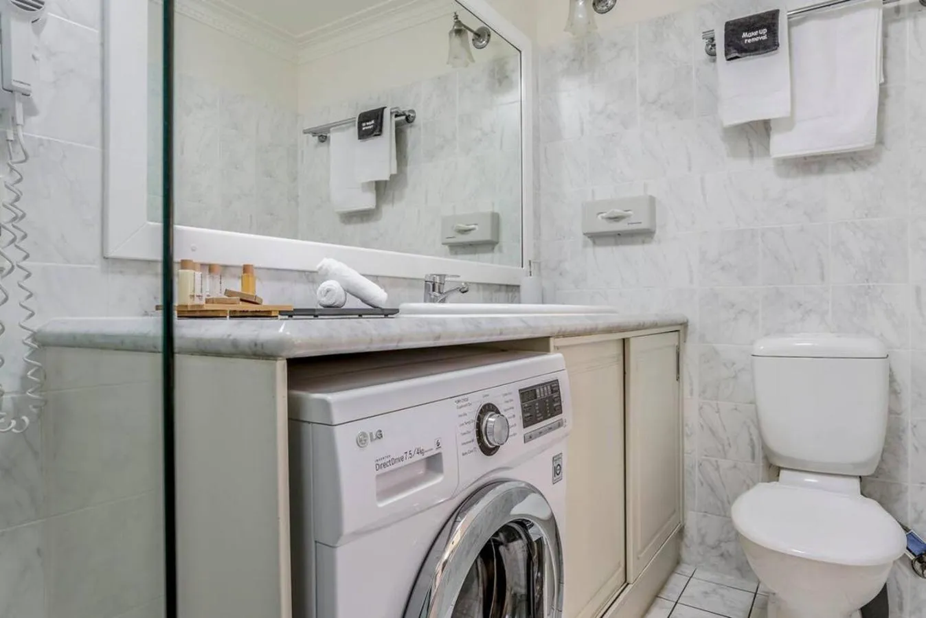 Toilet in Rothbury Hotel