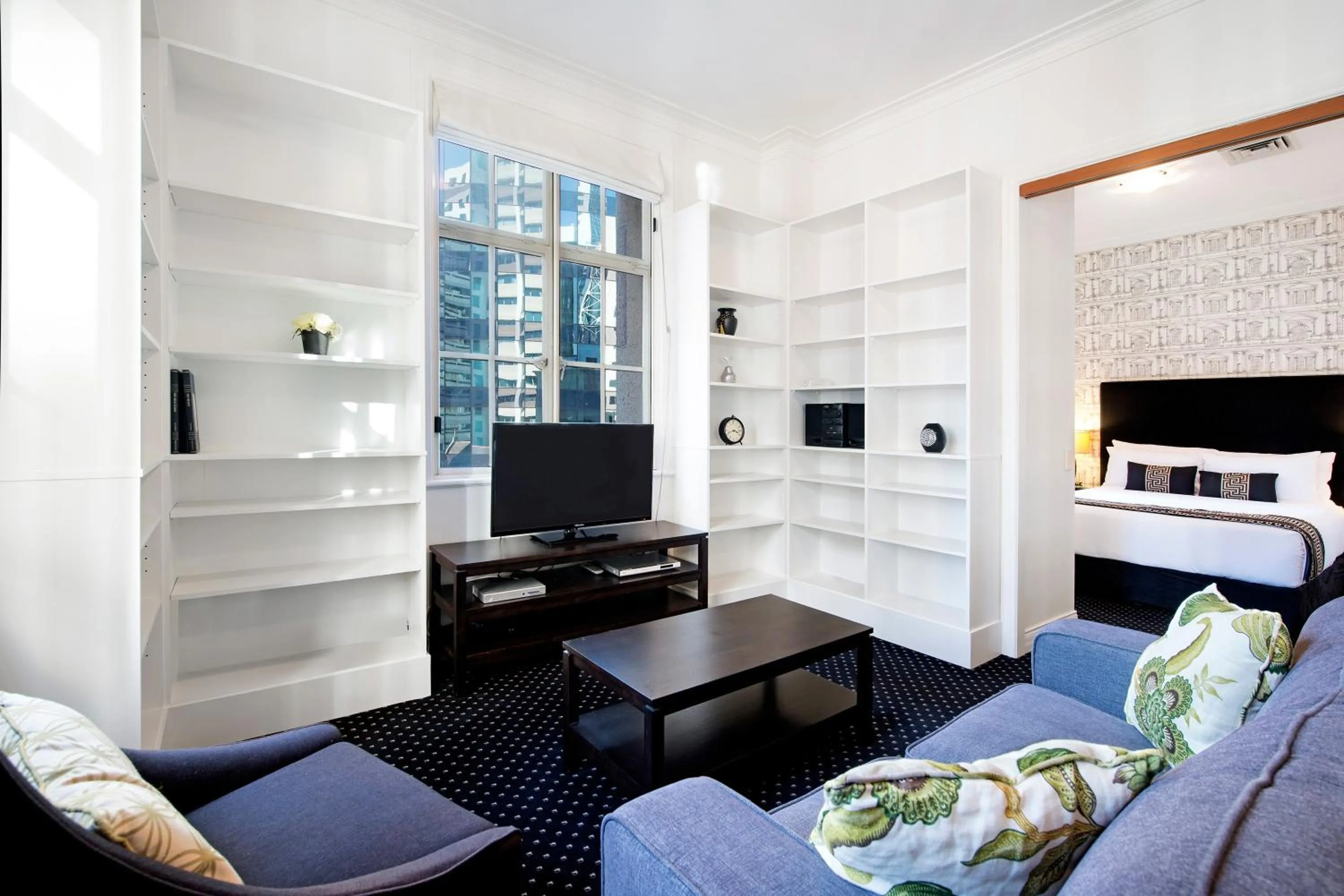 Living room, Bed in Rothbury Hotel