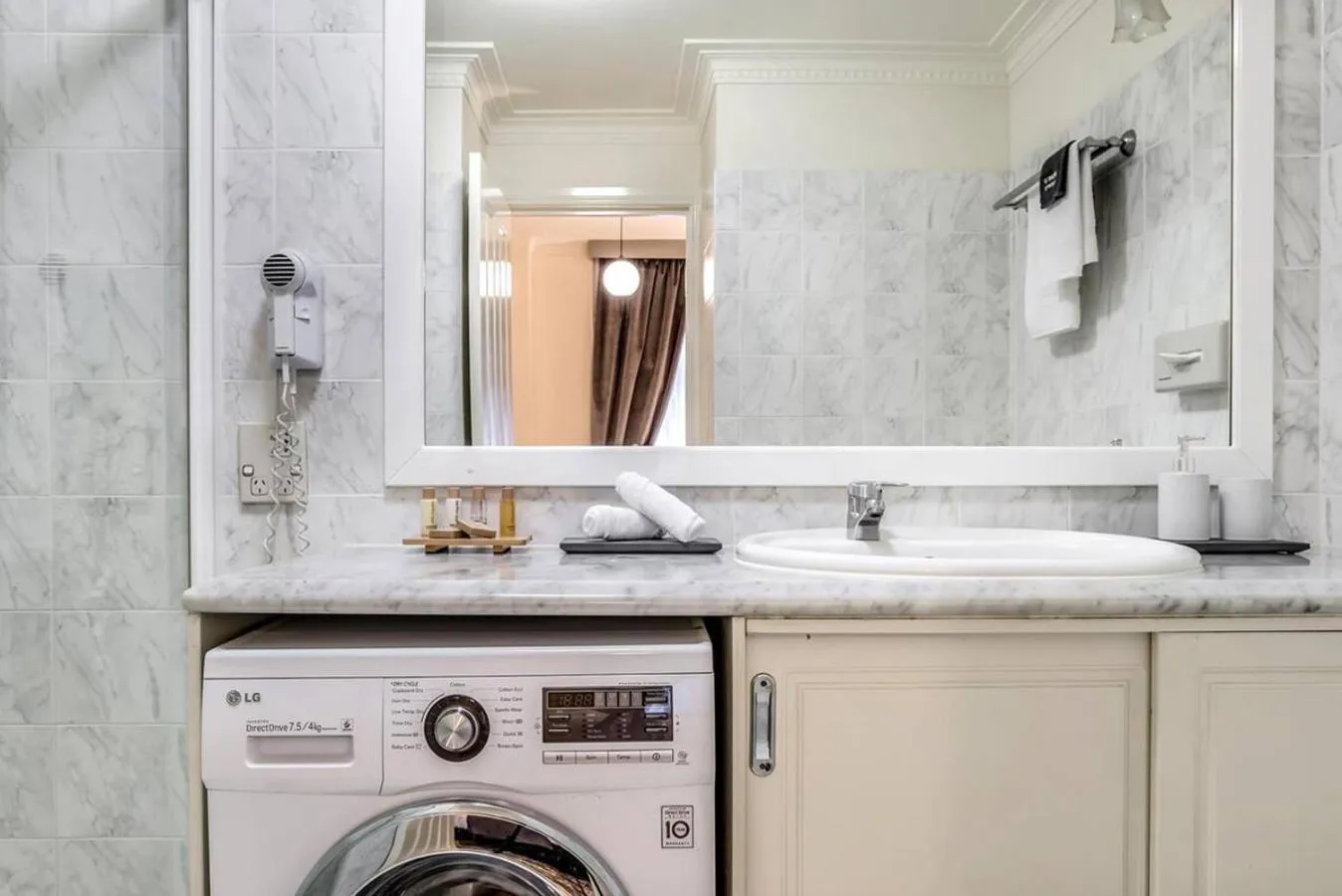 Bathroom in Rothbury Hotel