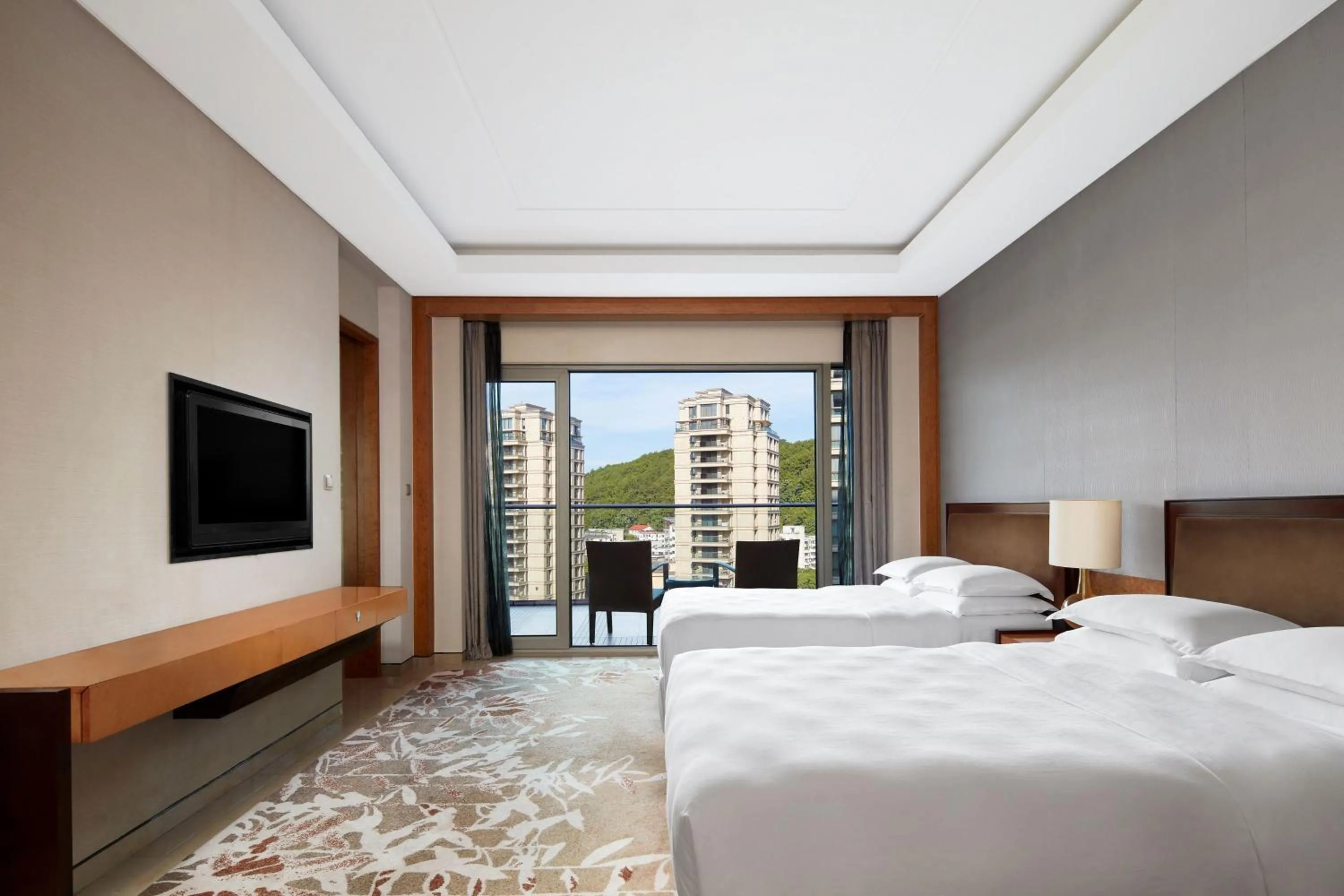 Photo of the whole room, Bed in Sheraton Qiandao Lake Resort