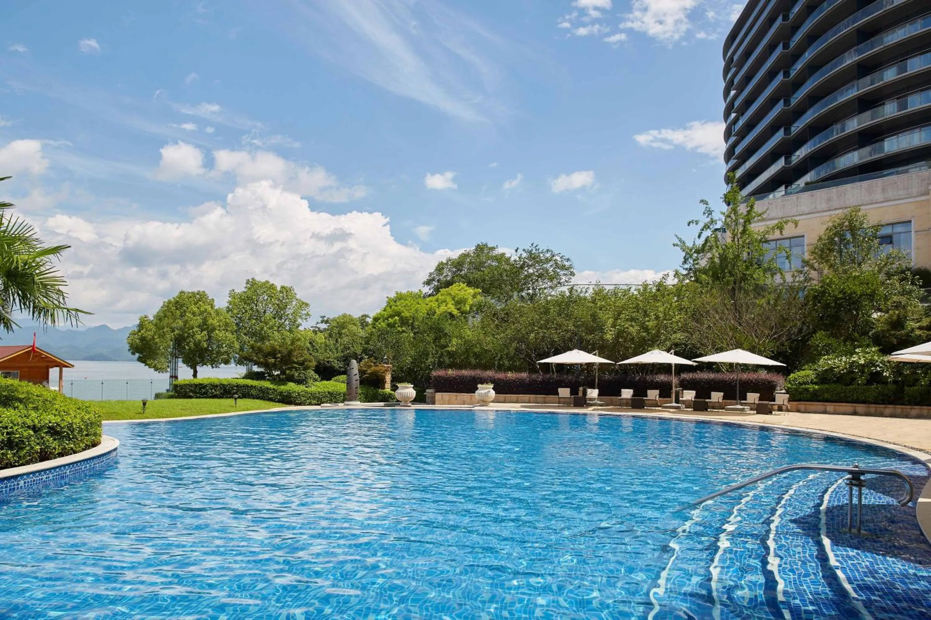 Swimming pool in Sheraton Qiandao Lake Resort