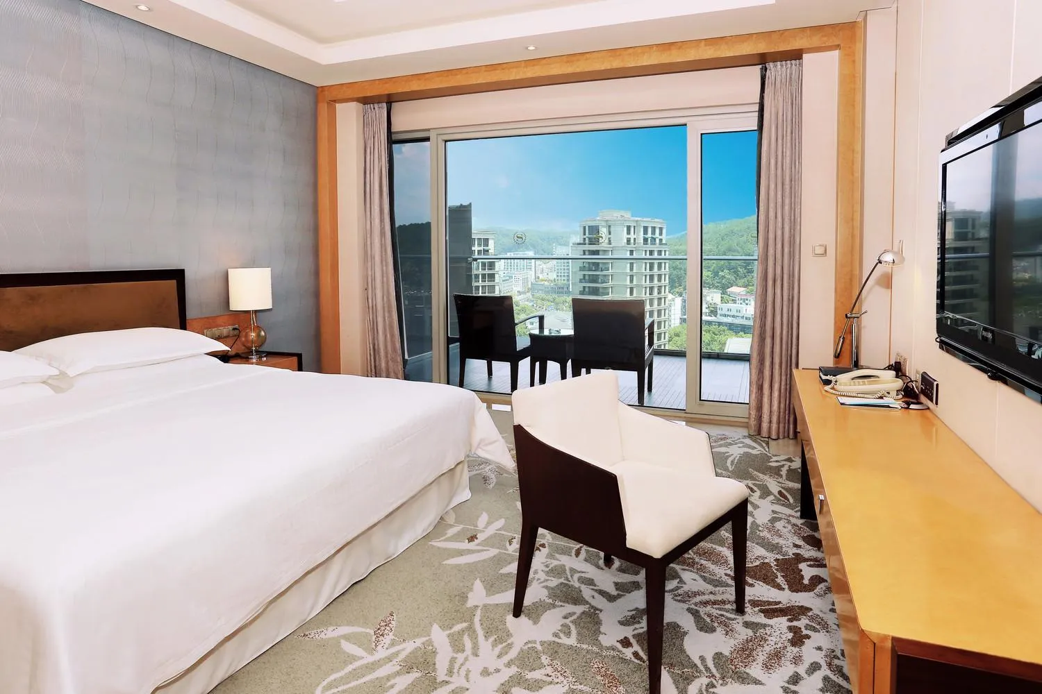 Property building, Bed in Sheraton Qiandao Lake Resort