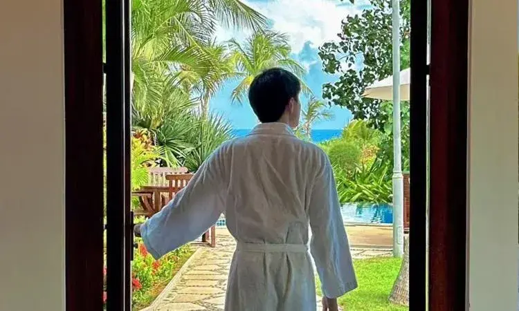 Family Seaside Pool Villa (two-bedroom)(Brunch + first-day special offer + daily mini bar + butler service + airport pick-up or drop-off& once villa afternoon tea(Stay for 2 nights or more )+ 10complimentary laundry++ 15% off on dining and spa ser in The St. Regis Sanya Yalong Bay Resort Family Seaside Pool Villa (two-bedroom)(Brunch + first-day special offer + daily mini bar + butler service + airport pick-up or drop-off& once villa afternoon tea(Stay for 2 nights or more )+ 10complimentary laundry++ 15% off on dining and spa ser in The St. Regis Sanya Yalong Bay Resort