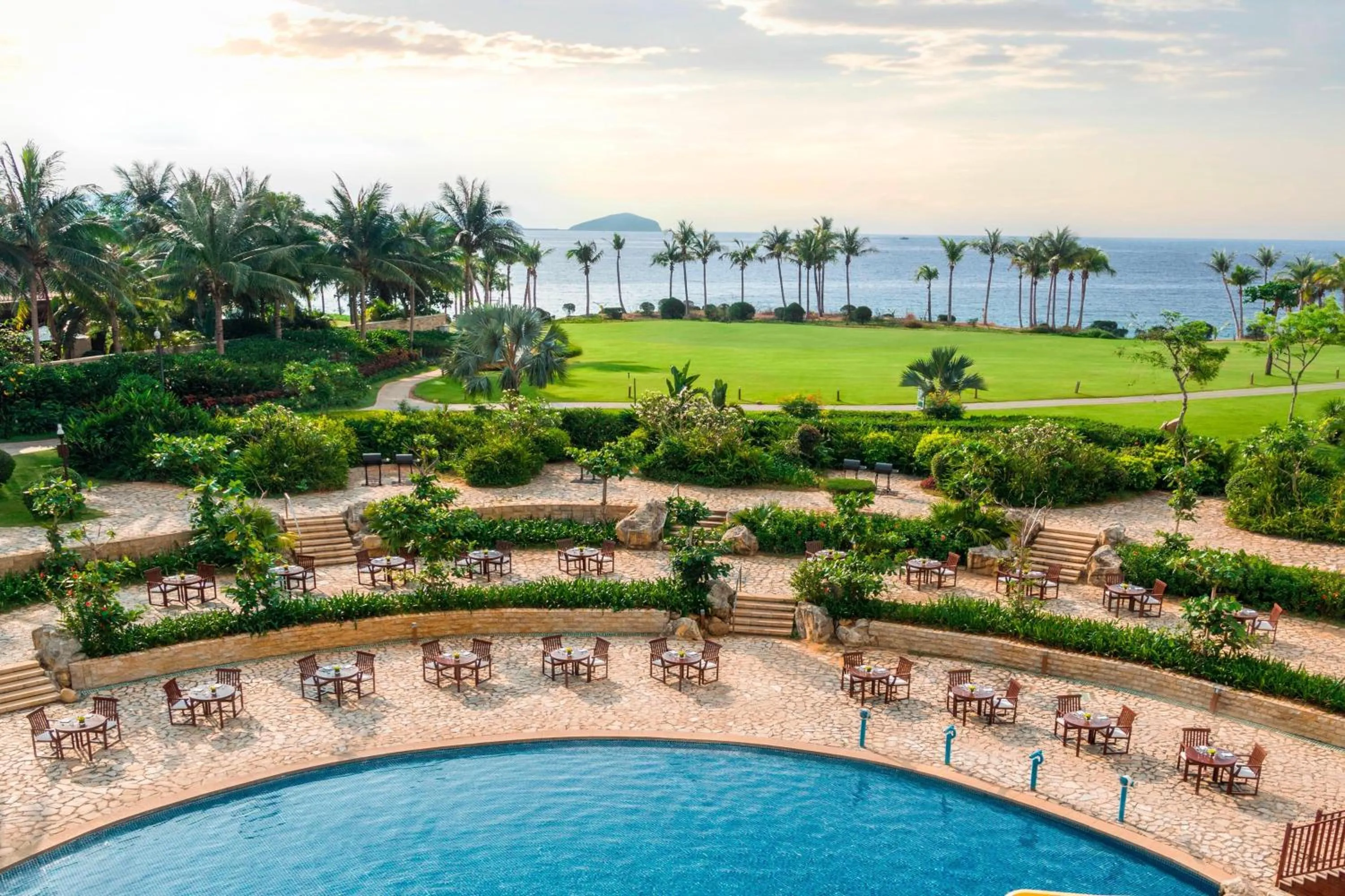 Swimming pool in The St. Regis Sanya Yalong Bay Resort