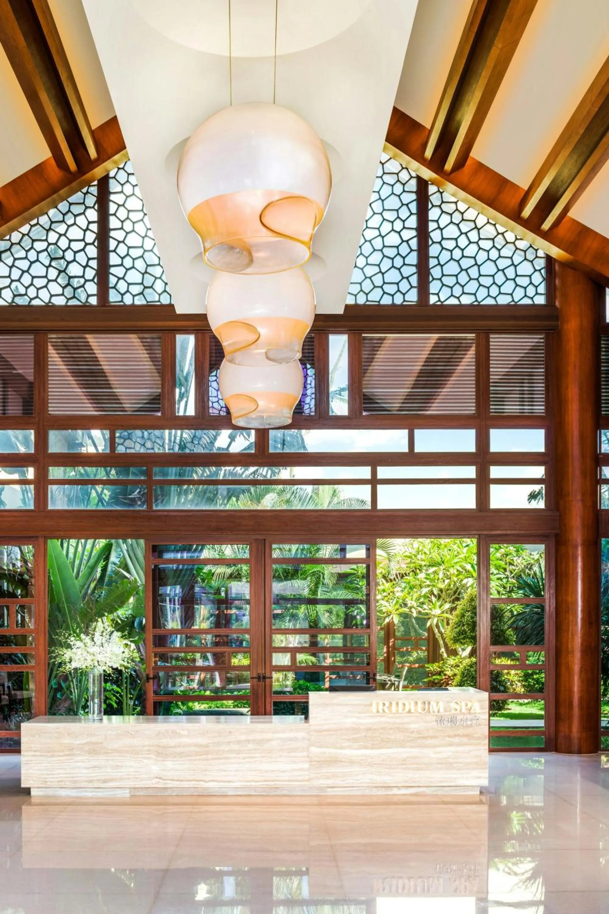 Lobby or reception in The St. Regis Sanya Yalong Bay Resort