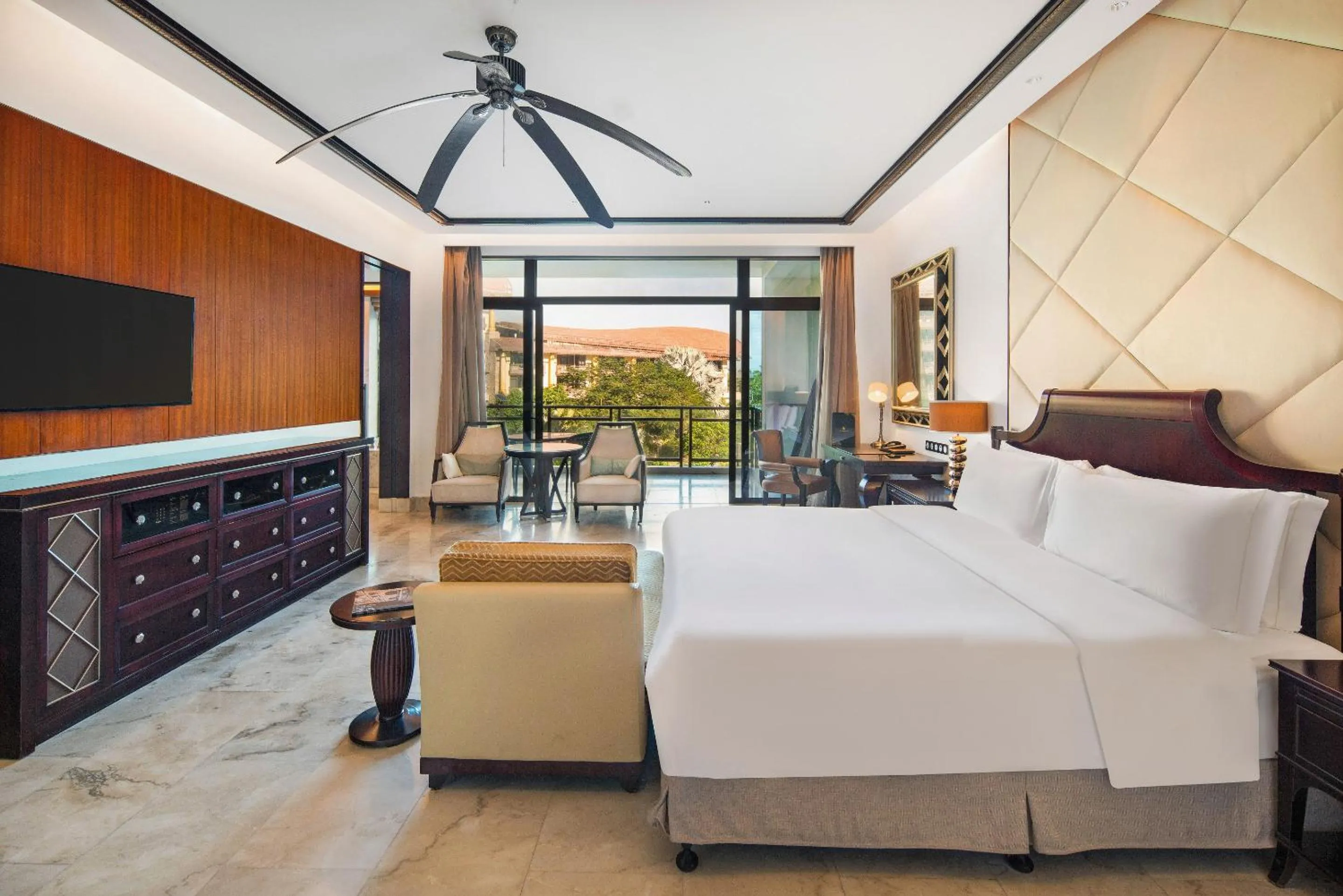 Bed in The St. Regis Sanya Yalong Bay Resort