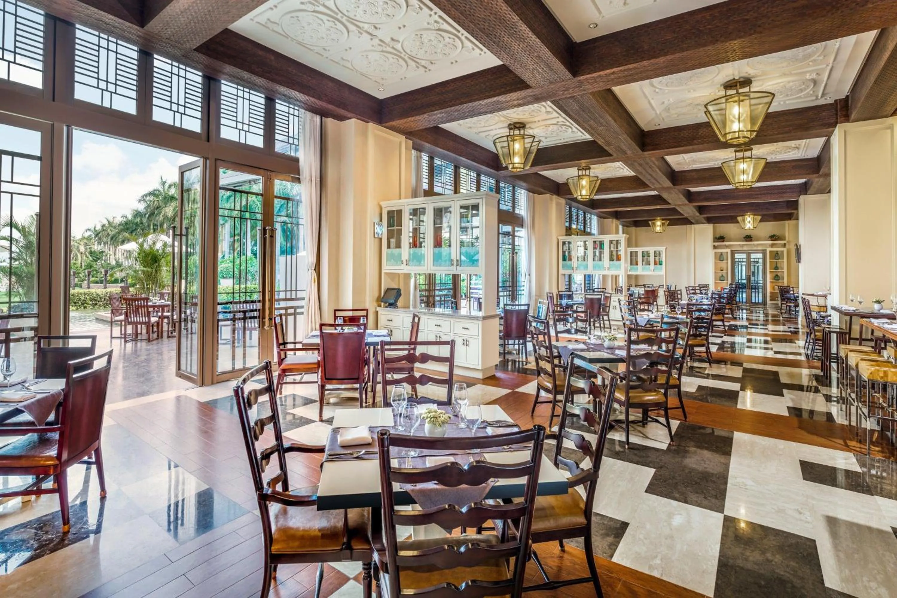 Restaurant/places to eat in The St. Regis Sanya Yalong Bay Resort