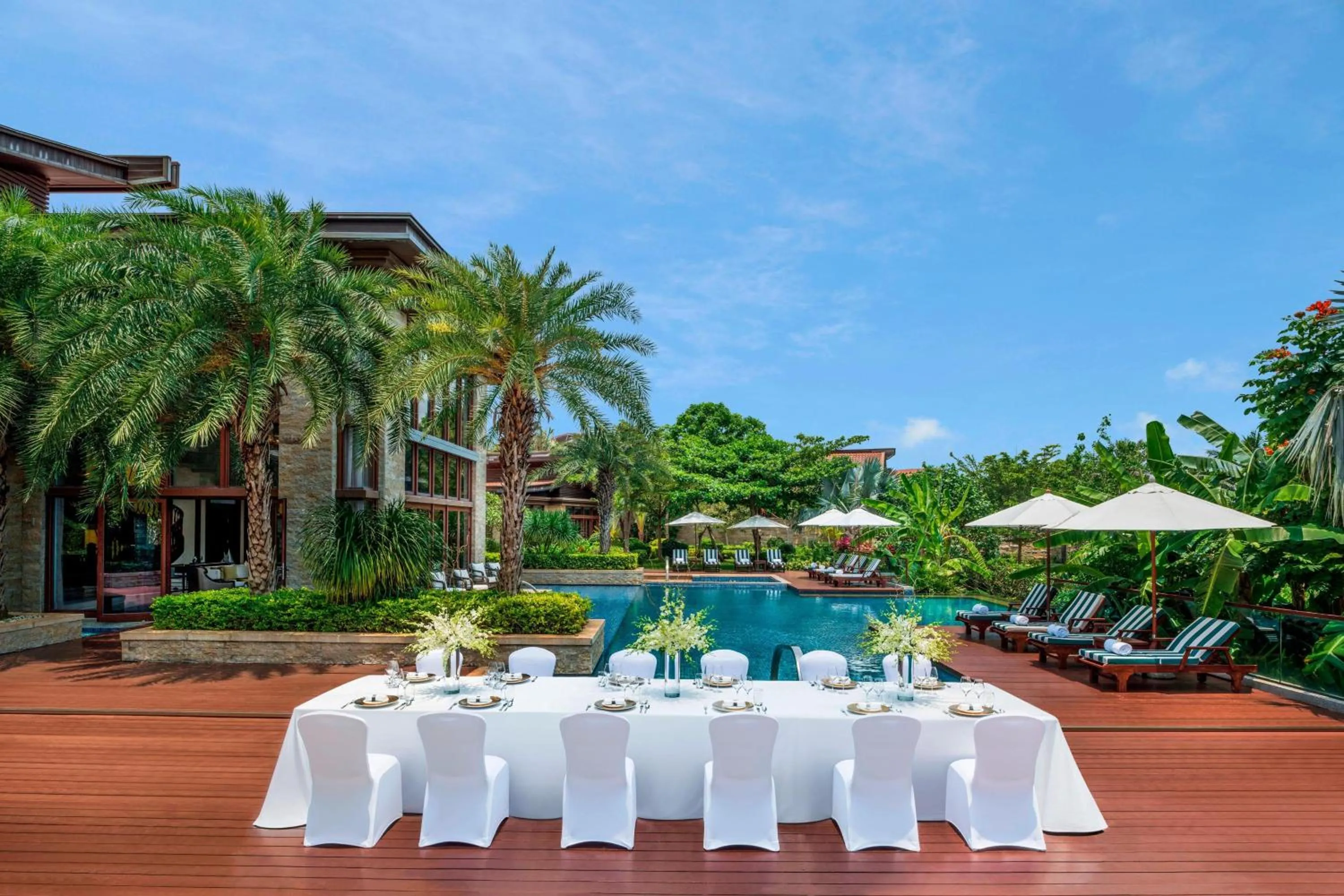 Restaurant/places to eat in The St. Regis Sanya Yalong Bay Resort