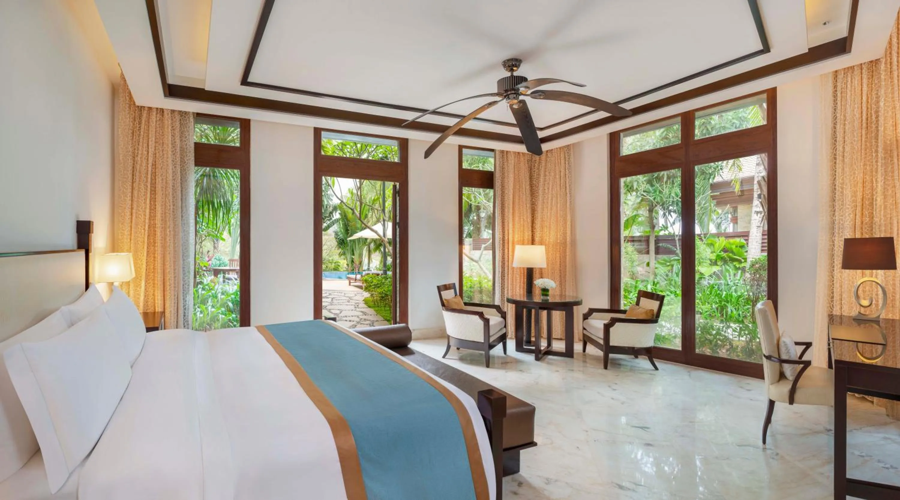 Bedroom, Bed in The St. Regis Sanya Yalong Bay Resort