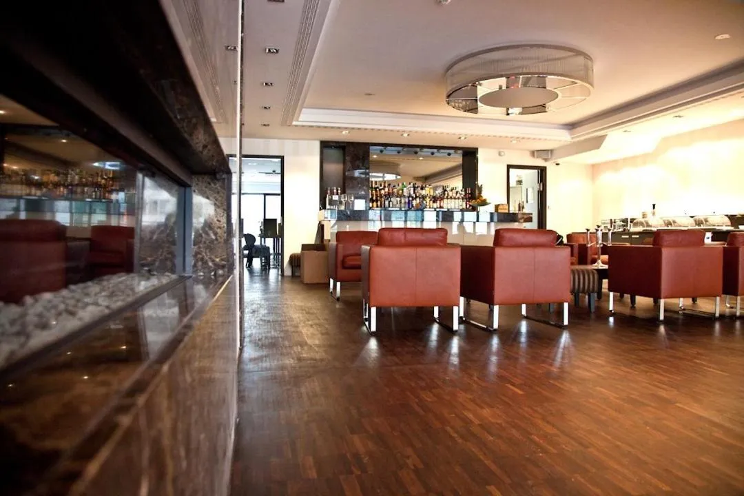 Restaurant/places to eat in Hotel Favor