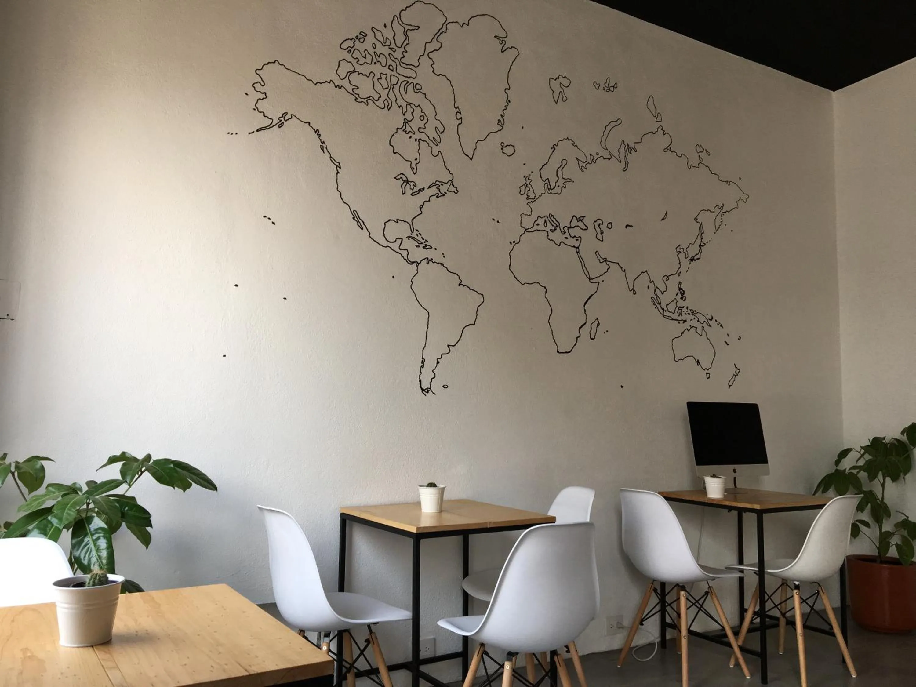 Restaurant/places to eat in Romance City Hotel