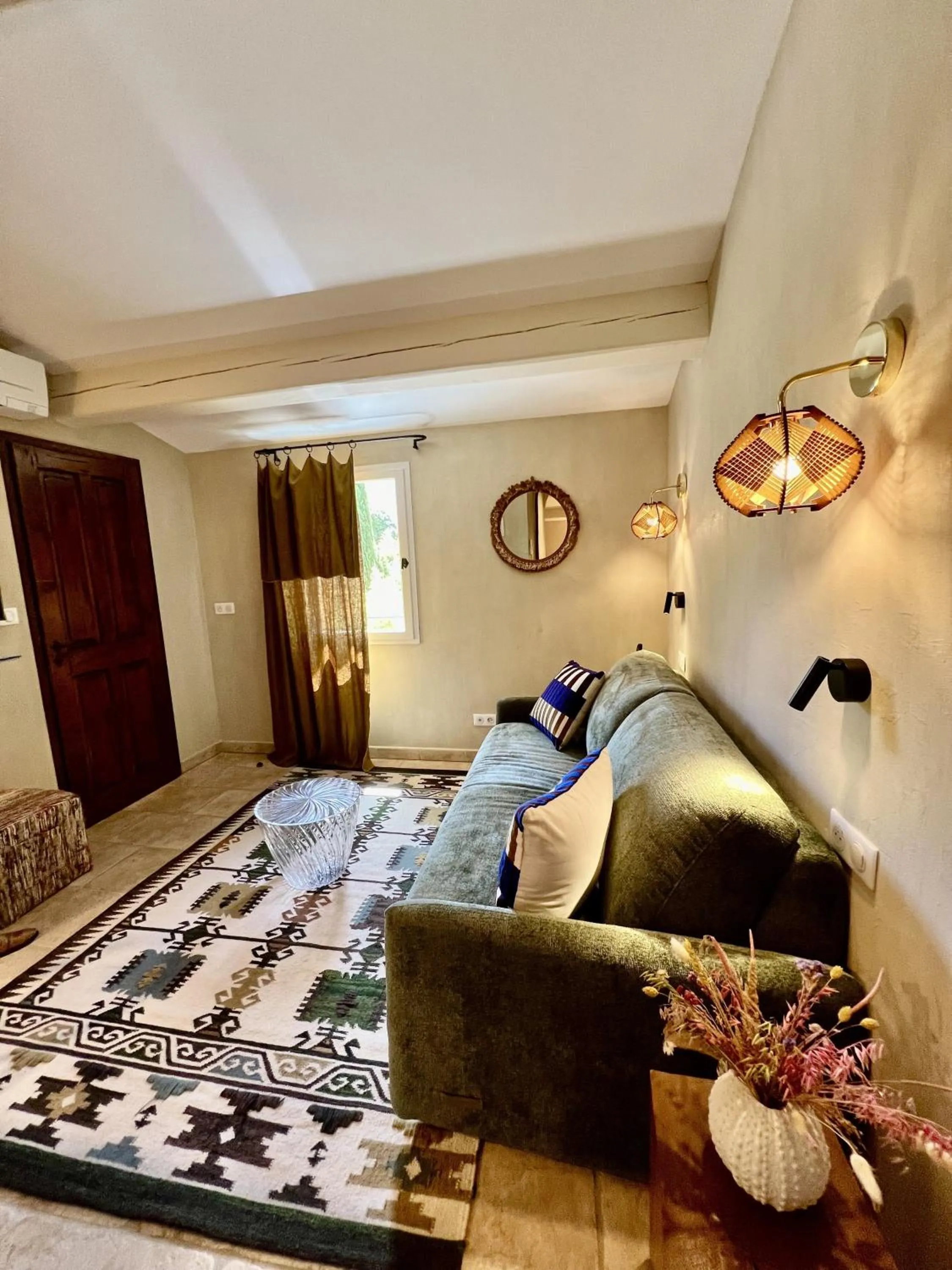 Living room, Bed in Hôtel La Dimora & Spa