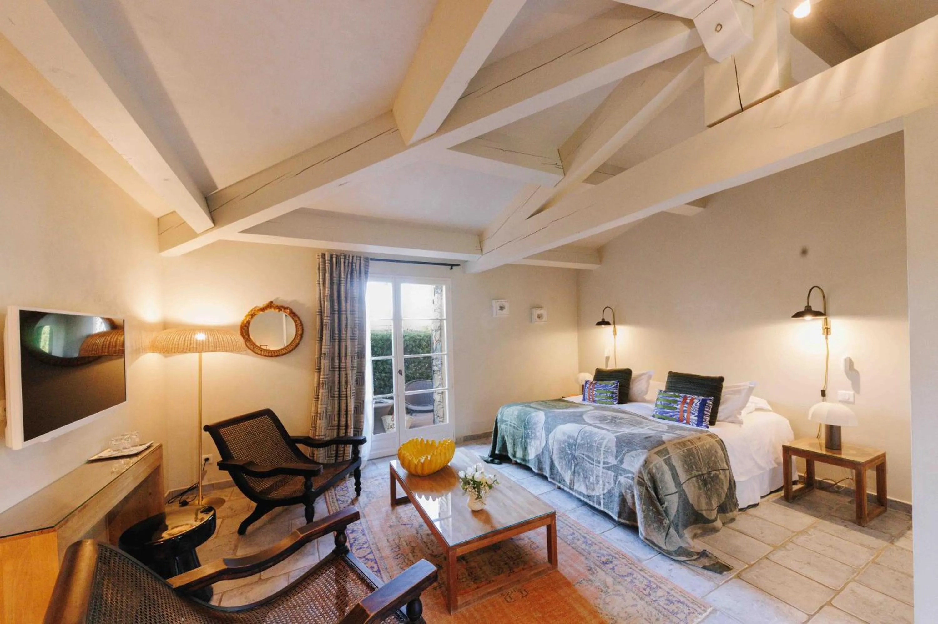 Swimming pool, Bed in Hôtel La Dimora & Spa