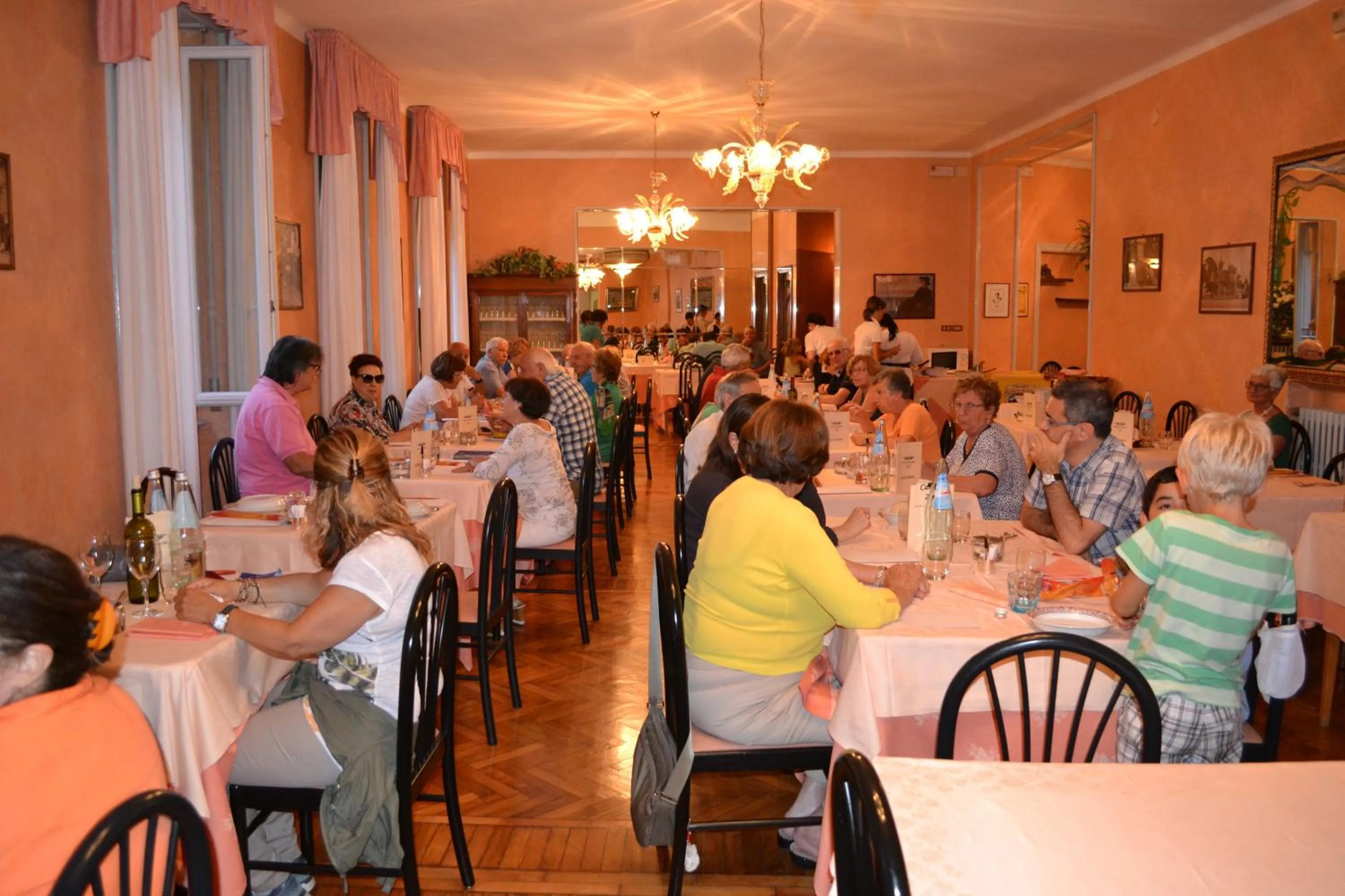 Restaurant/places to eat in Hotel Principe