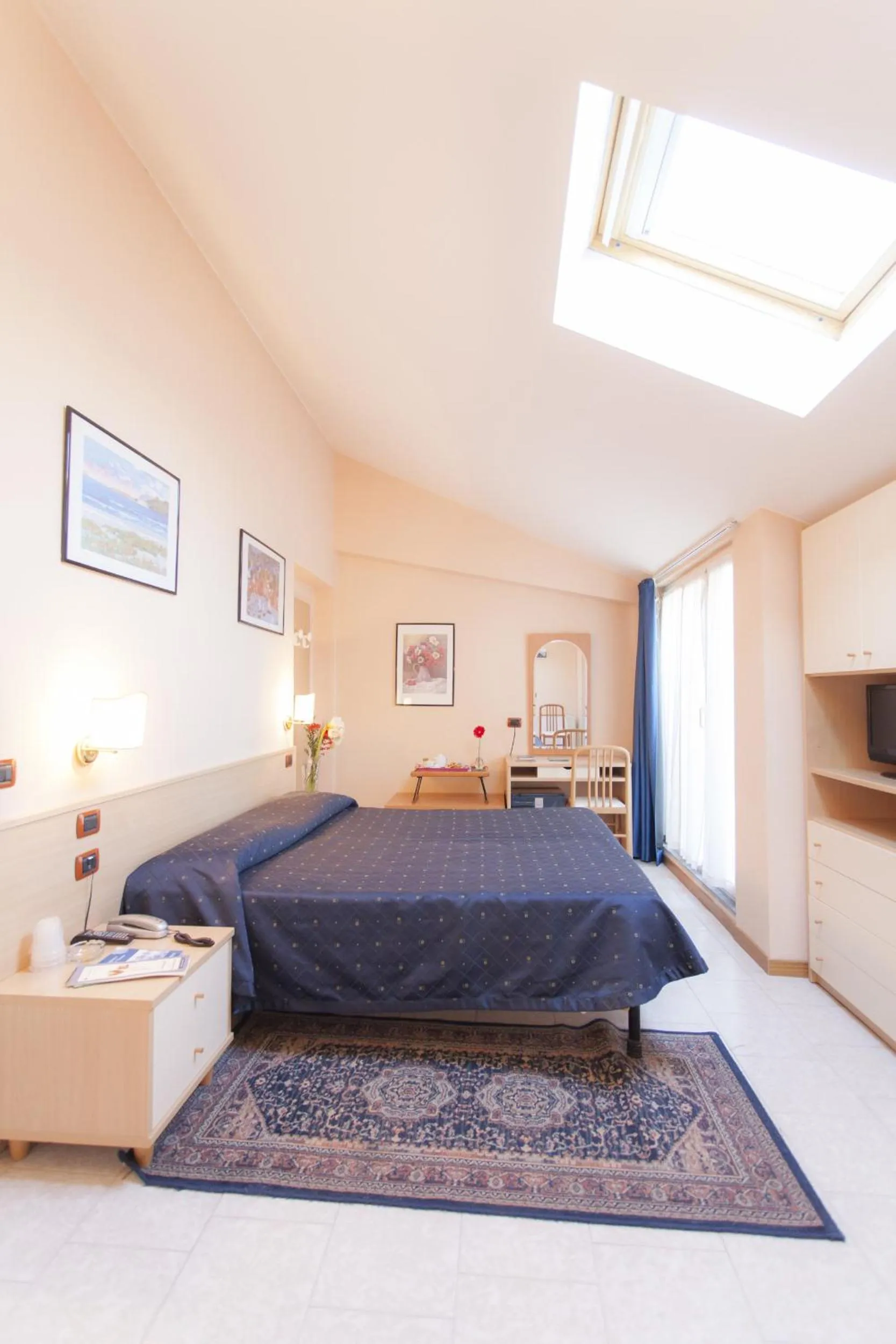 Photo of the whole room, Bed in Hotel Principe