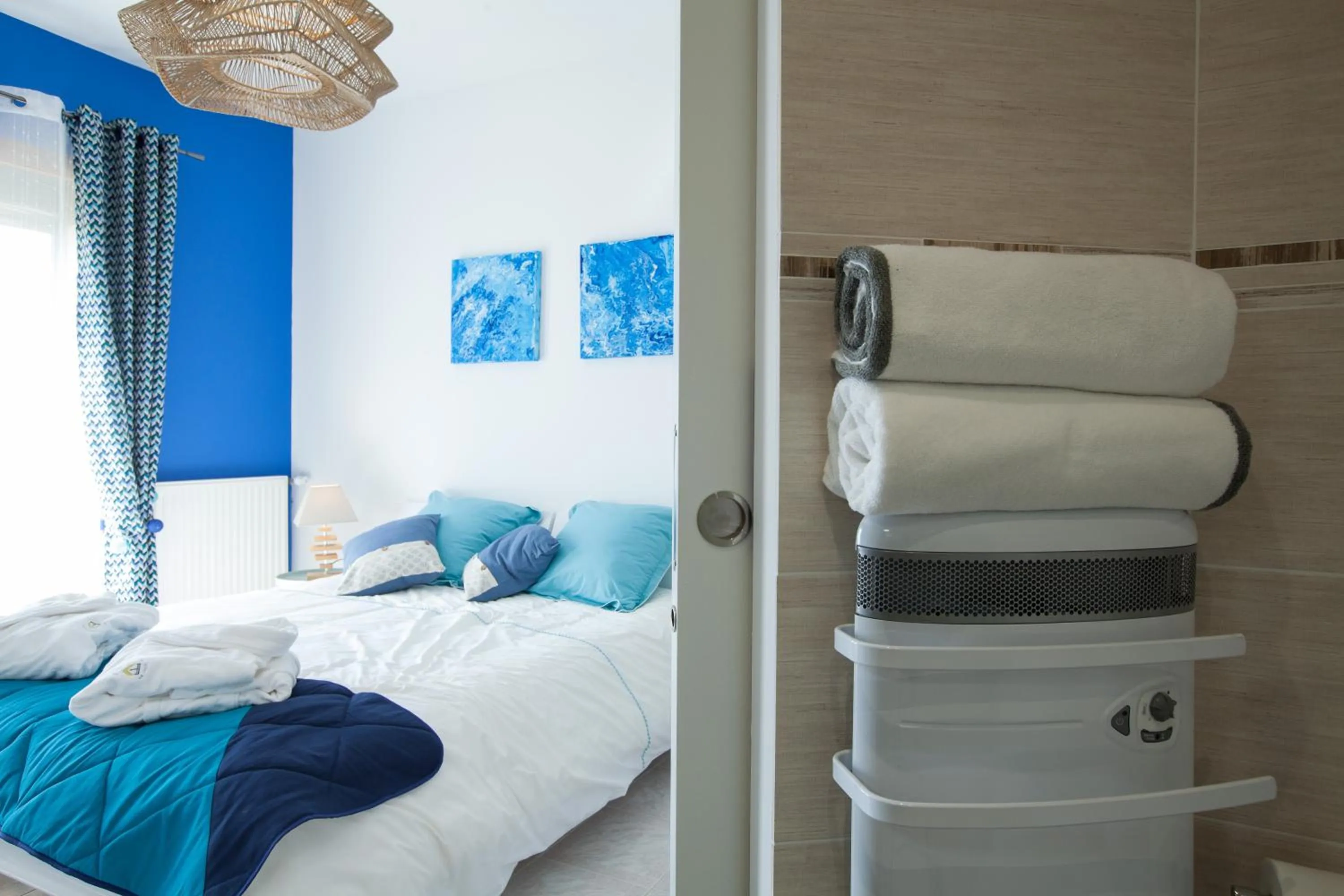 Bathroom, Bed in Les villas du triangle - chambres d'hôtes