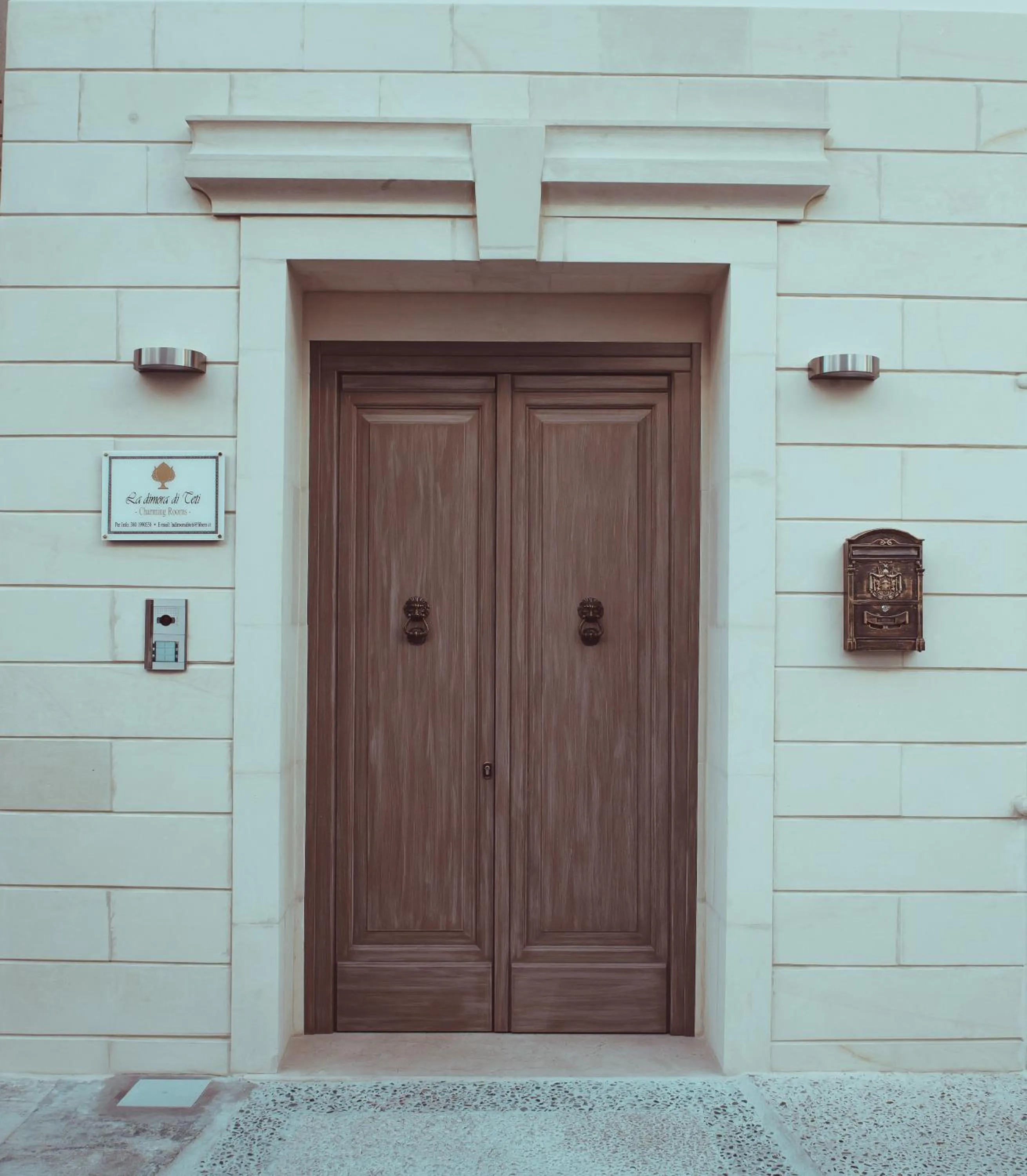 Facade/entrance in La Dimora di Teti