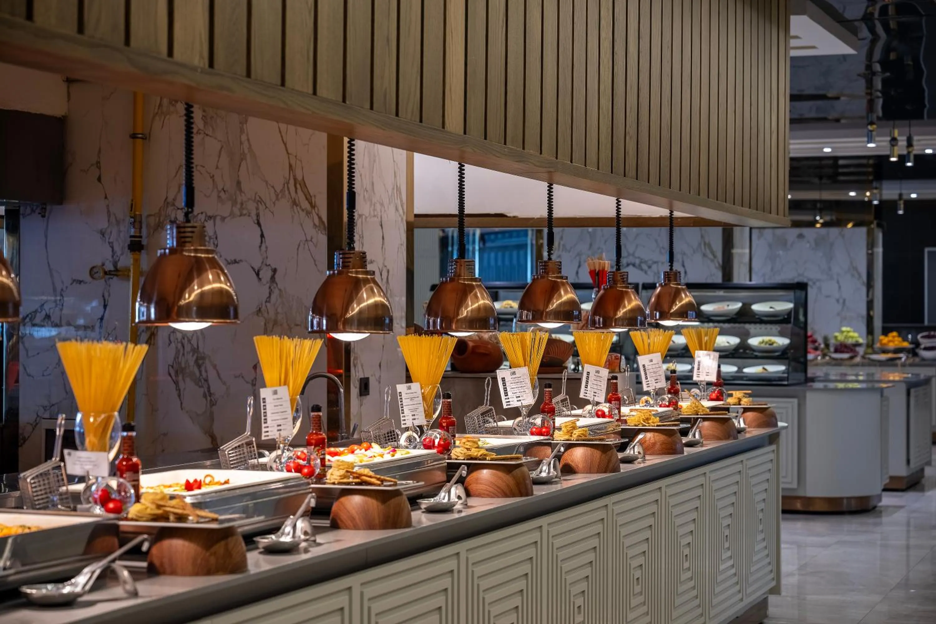 Restaurant/places to eat in Lago Hotel