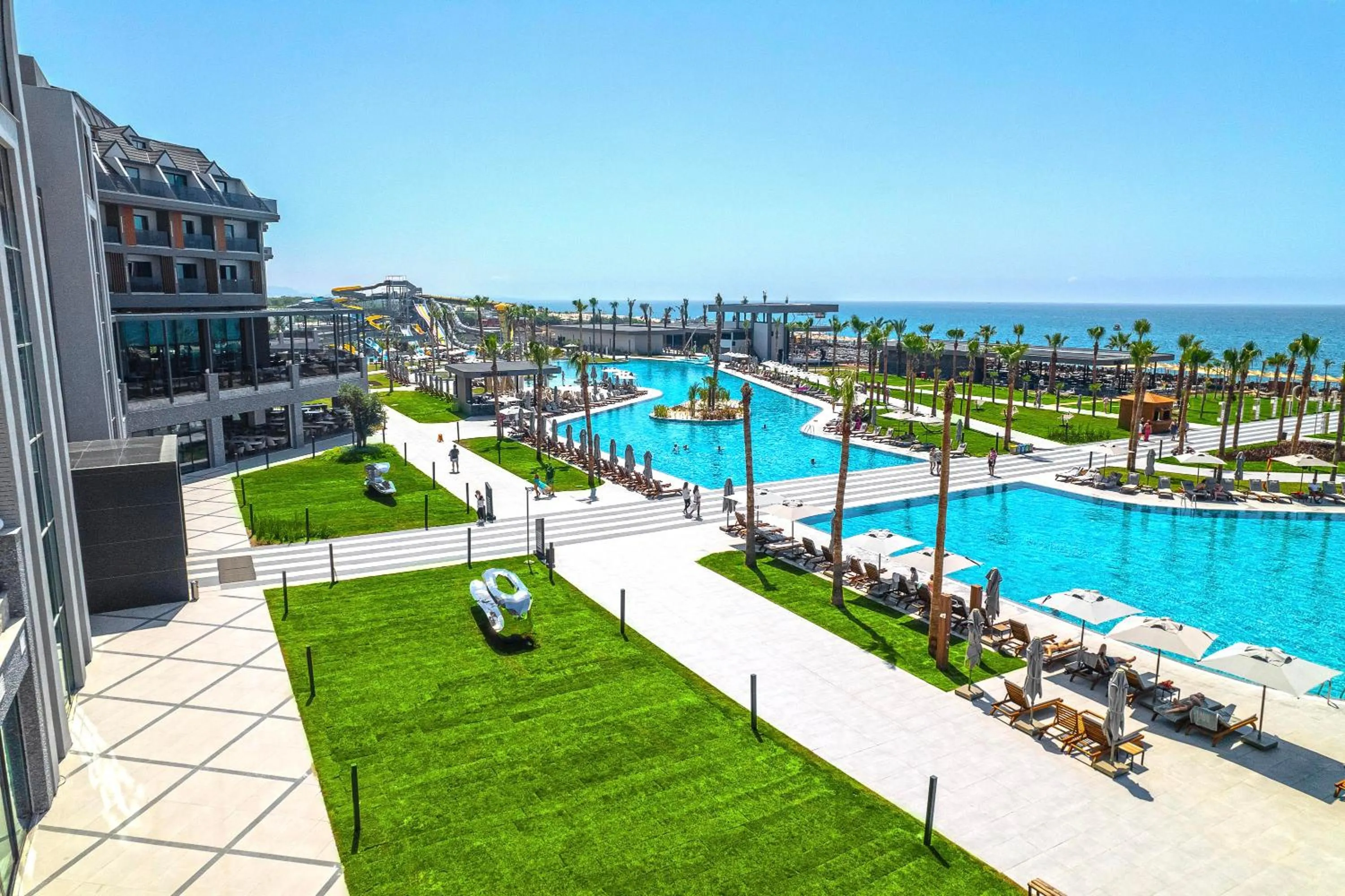 Swimming pool in Lago Hotel