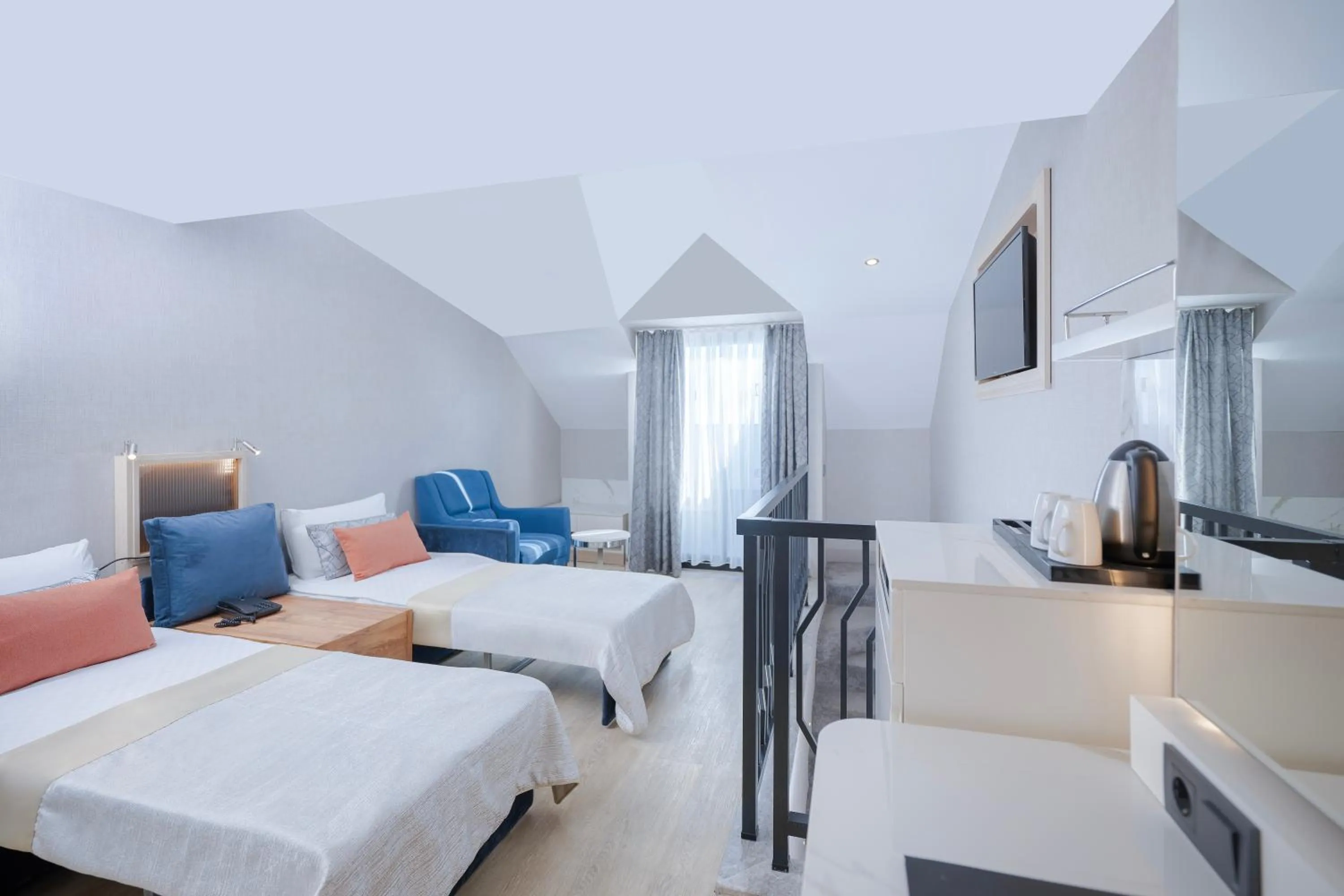 Bedroom, Bed in Lago Hotel