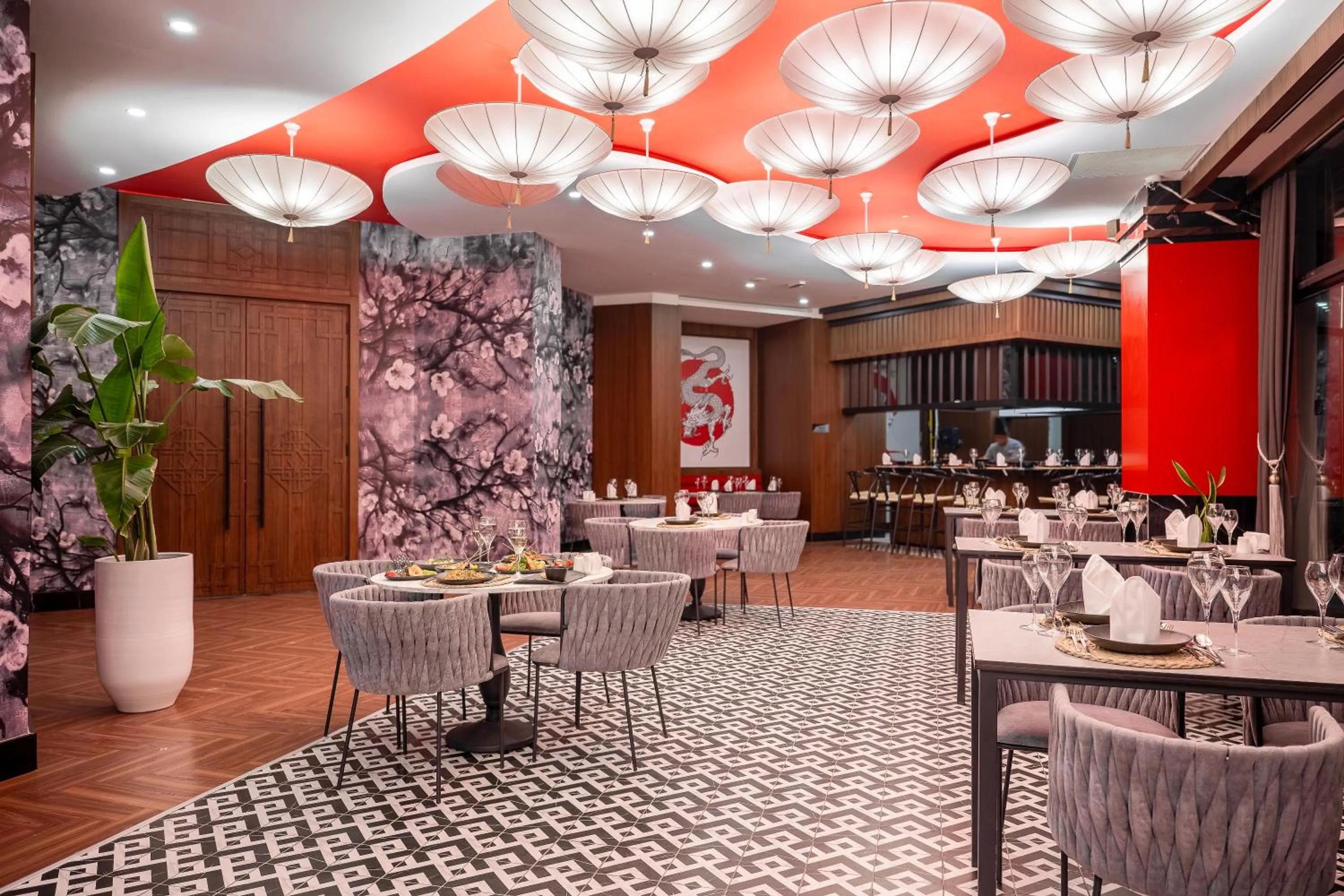 Restaurant/places to eat in Lago Hotel