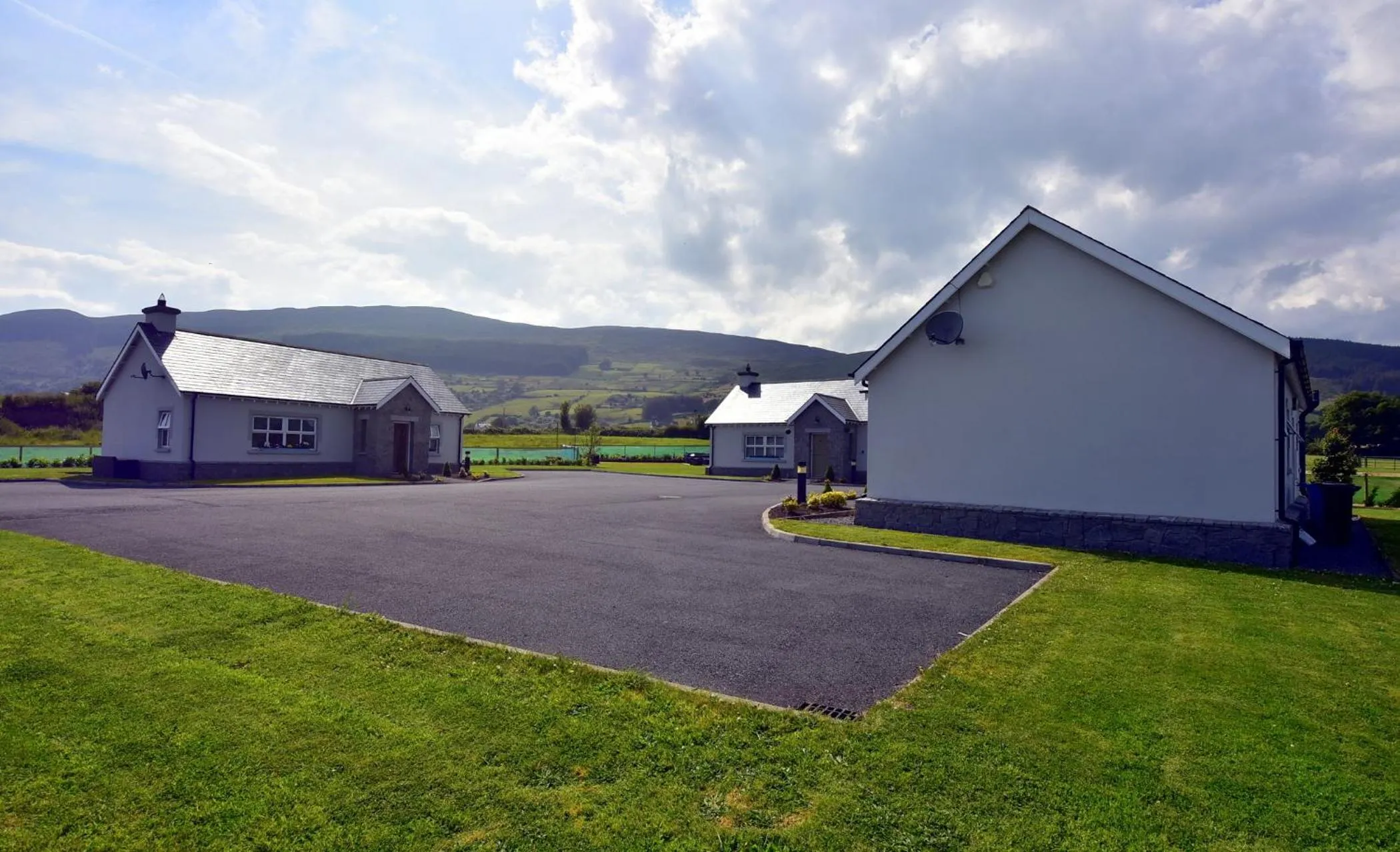 Property building in Clonlum Holiday Cottages