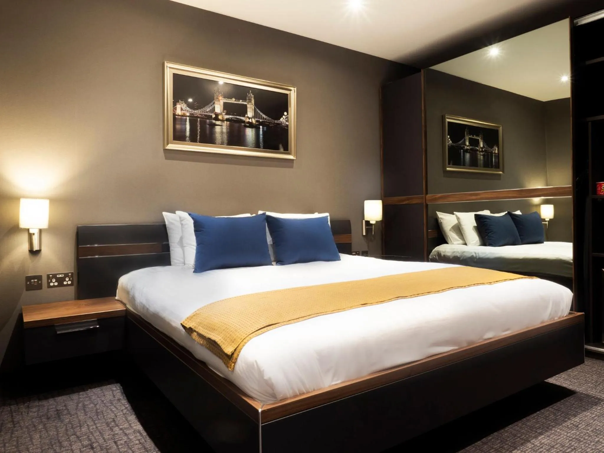 Photo of the whole room, Bed in Crowne Plaza London - Kingston by IHG