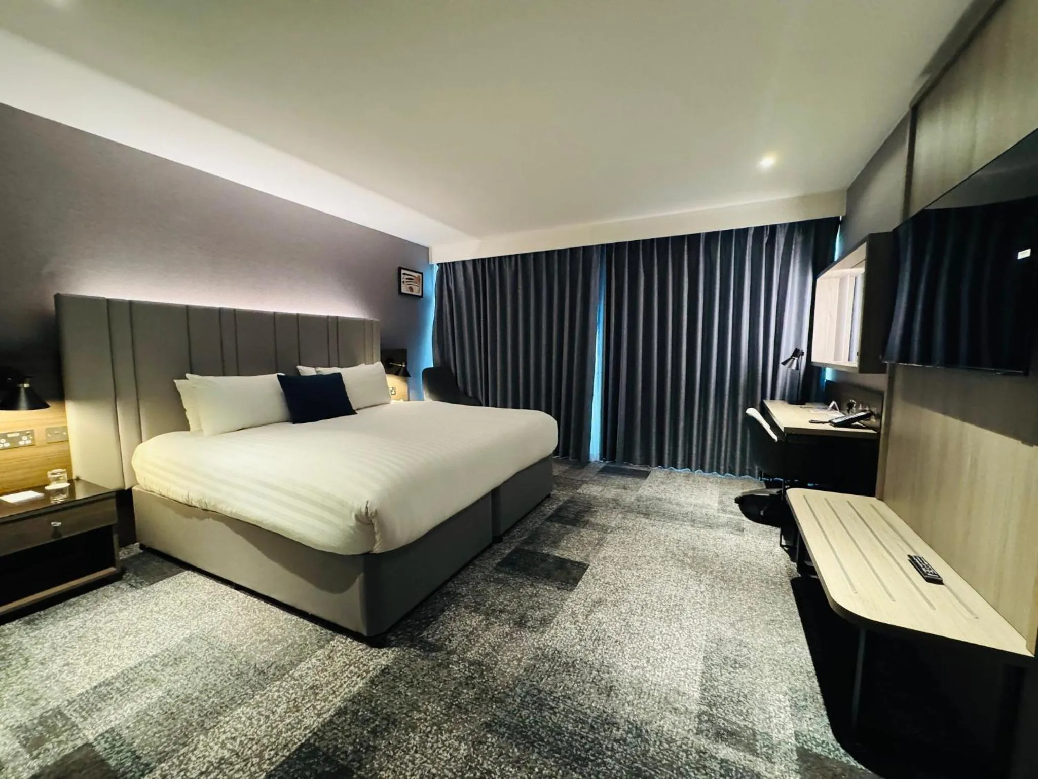Photo of the whole room, Bed in Crowne Plaza London - Kingston by IHG