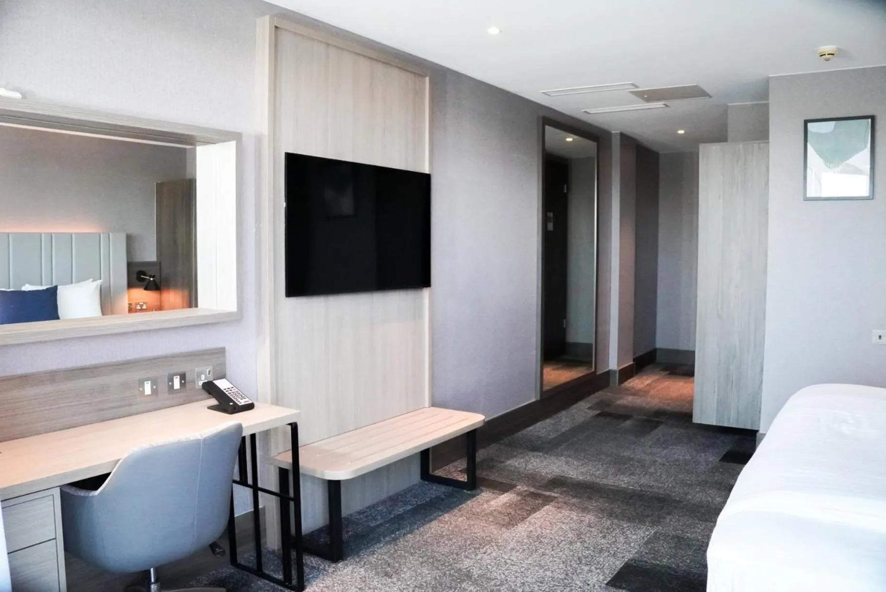 Photo of the whole room, Bed in Crowne Plaza London - Kingston by IHG