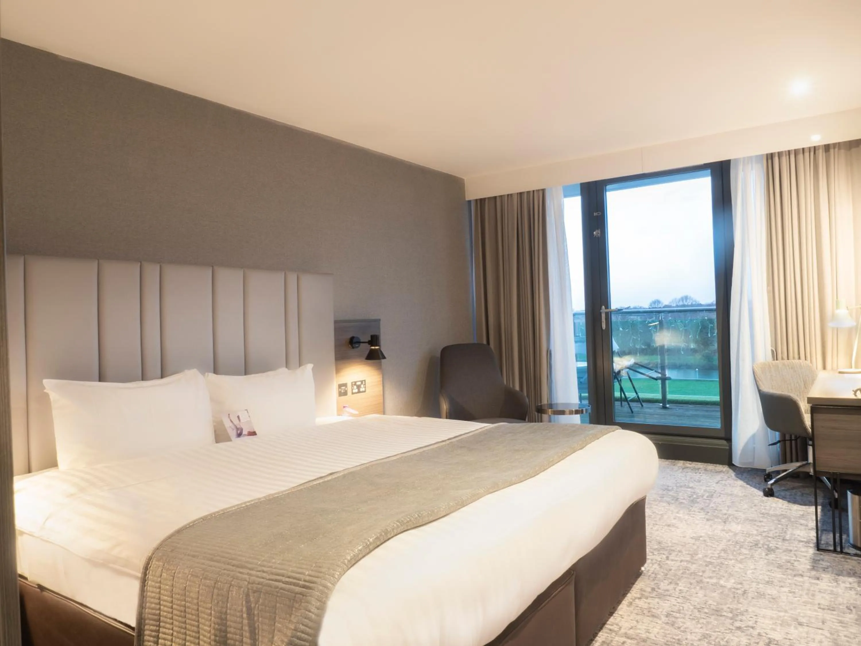 Premium King Room with River View in Crowne Plaza London - Kingston by IHG