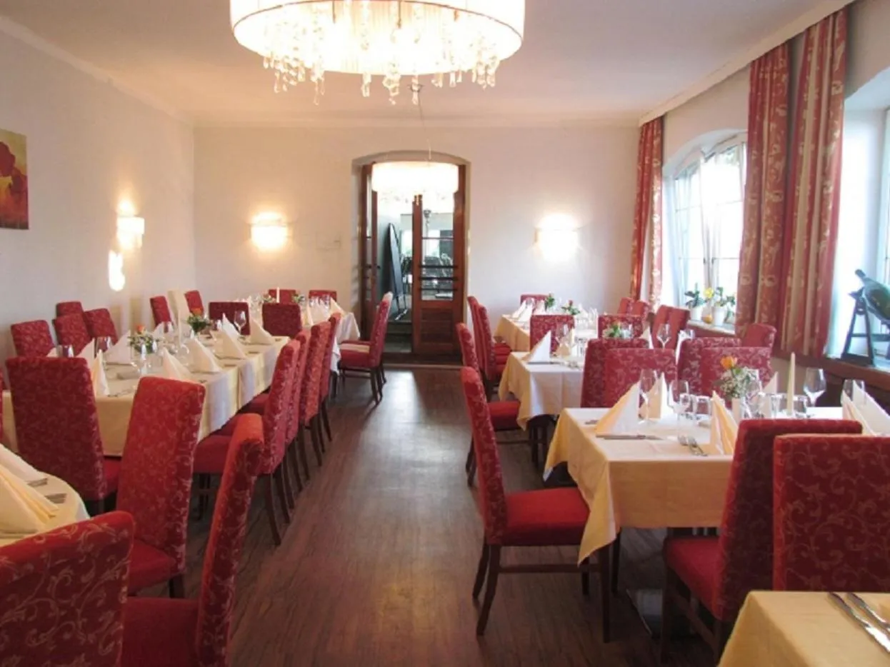Restaurant/places to eat in Schillerhof Hotel GARNI