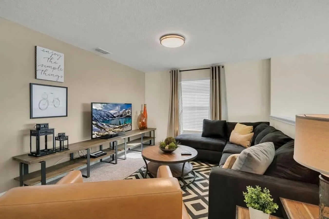 Five Bedrooms Single Family 4759