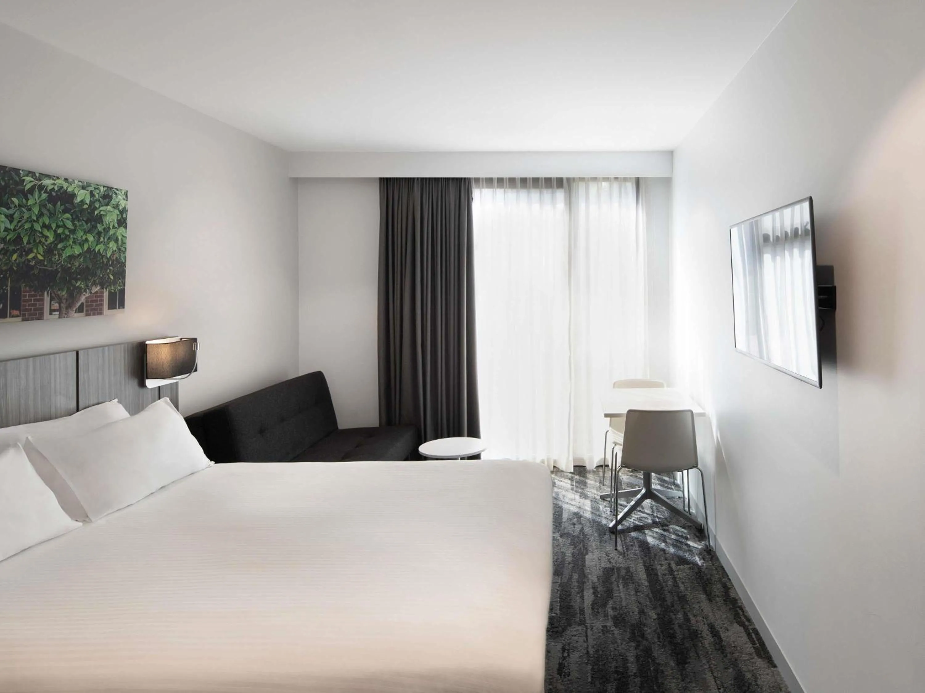Bedroom, Bed in Mercure Sydney Blacktown