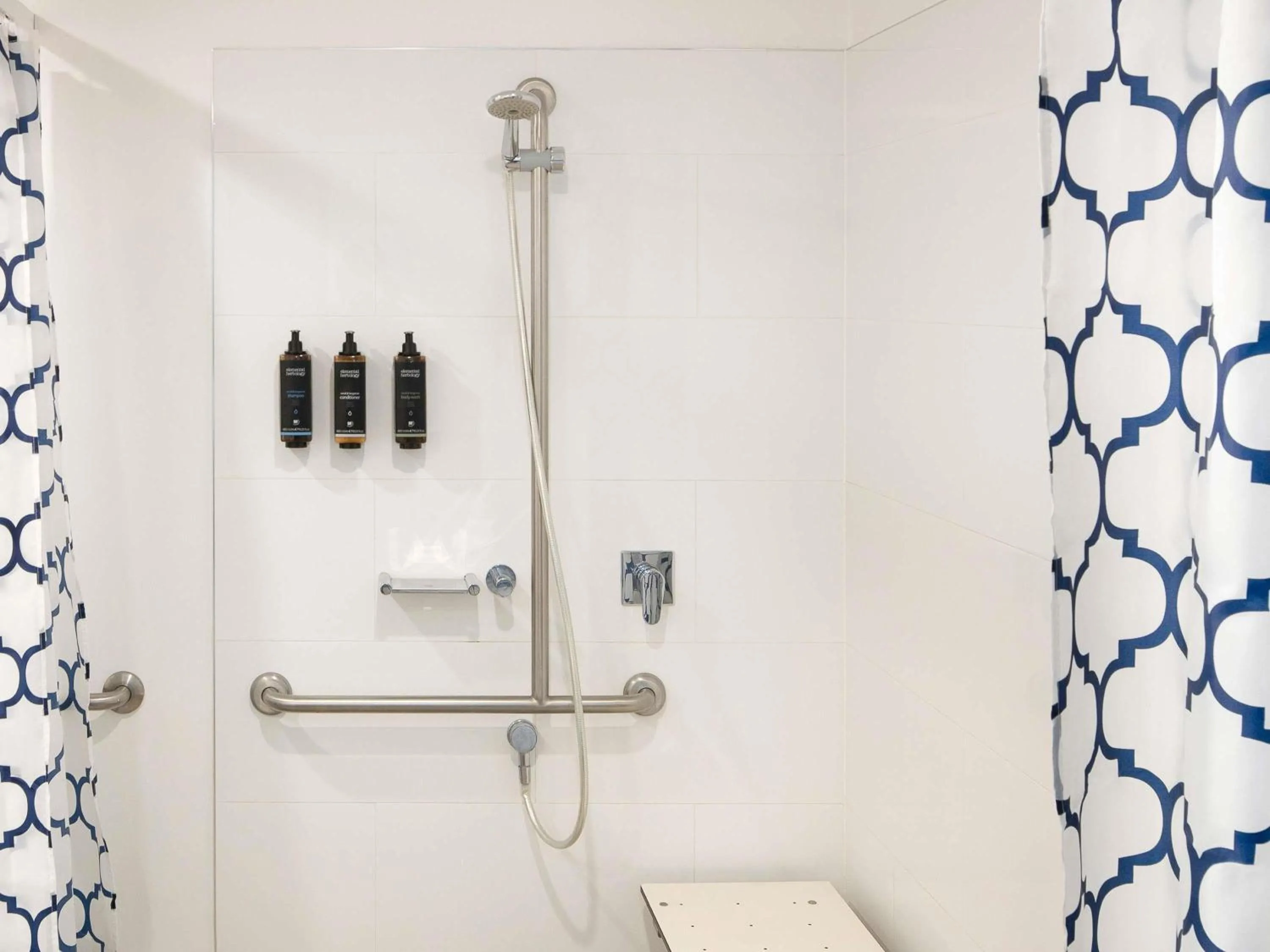 Bedroom in Mercure Sydney Blacktown