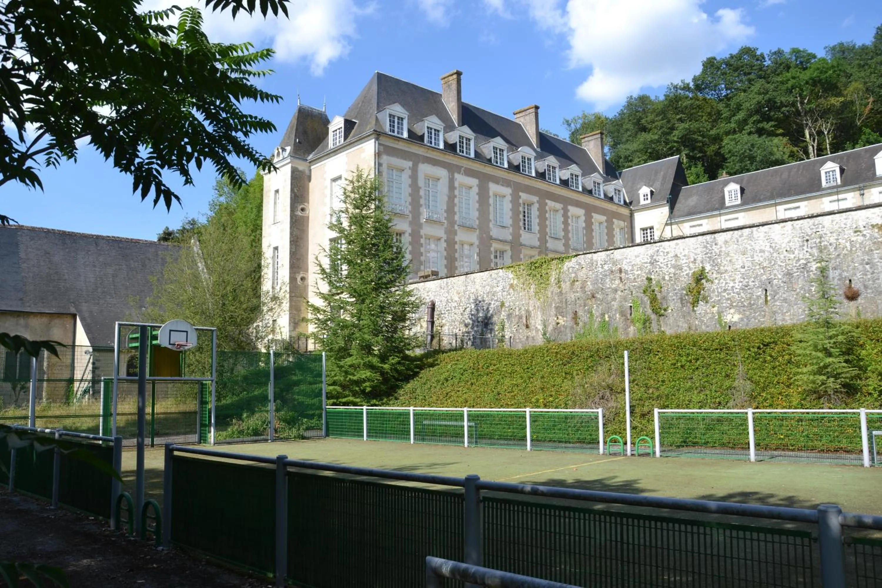 Activities in Château de Saint Ouen les Vignes