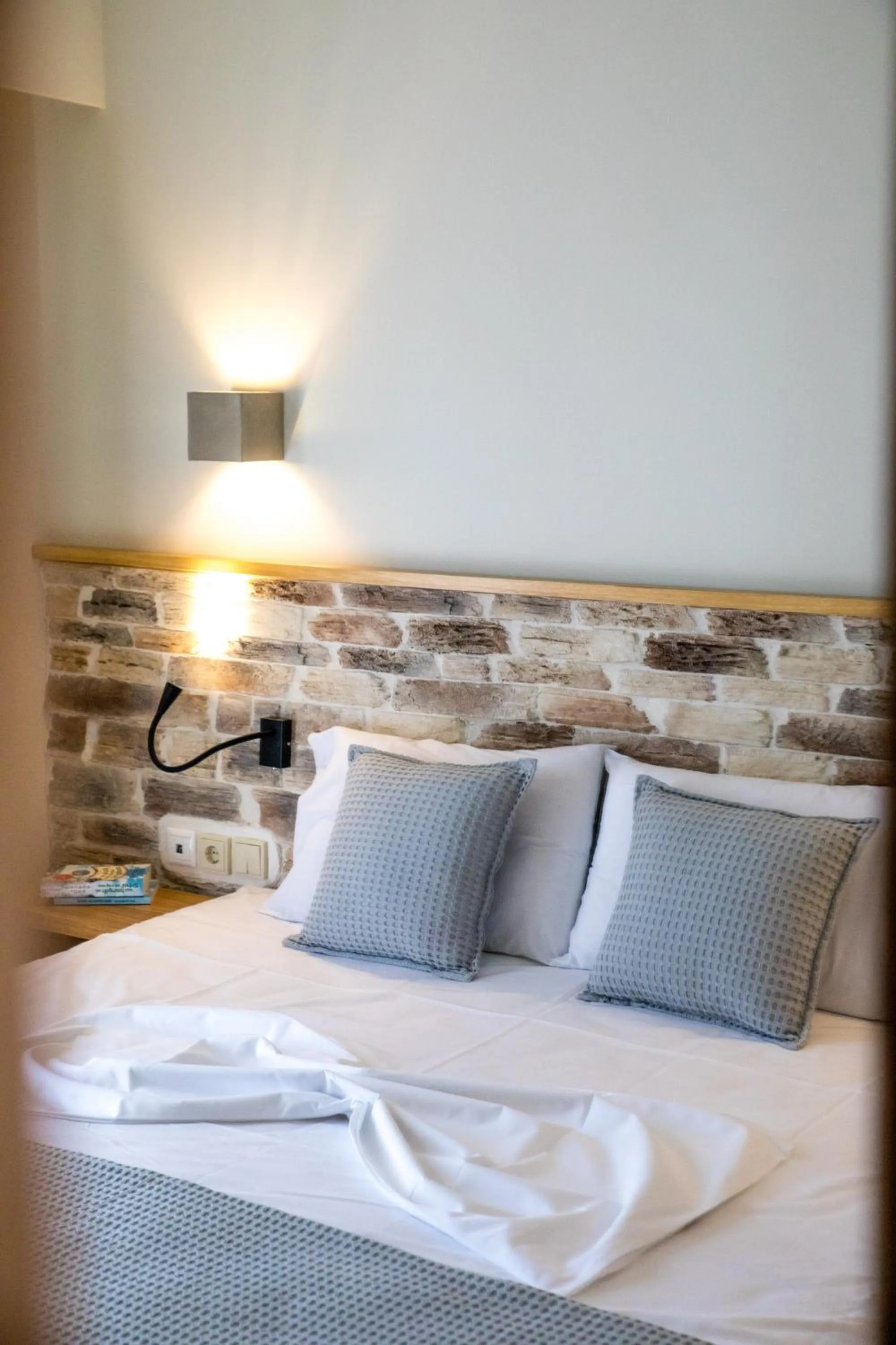 Bedroom, Bed in Blue Green Bay