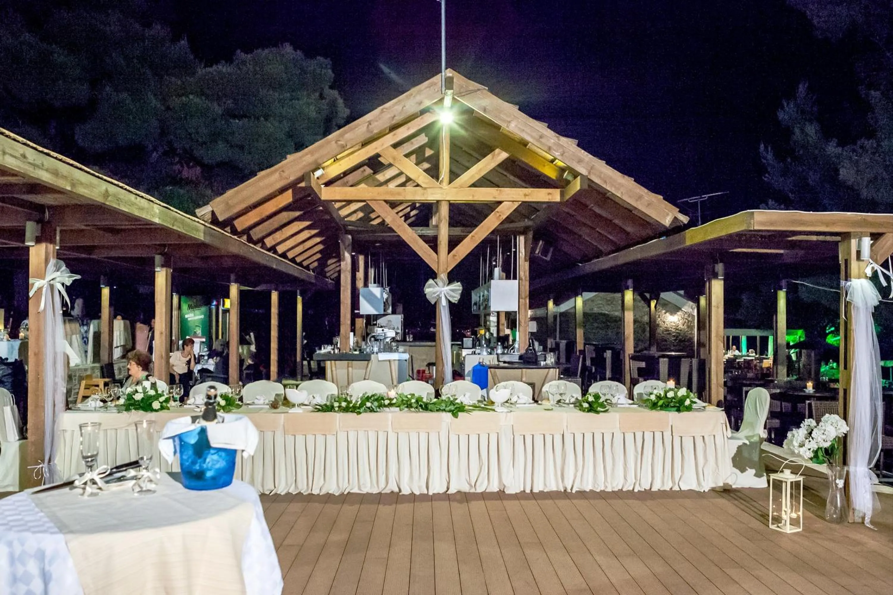 Business facilities in Blue Green Bay