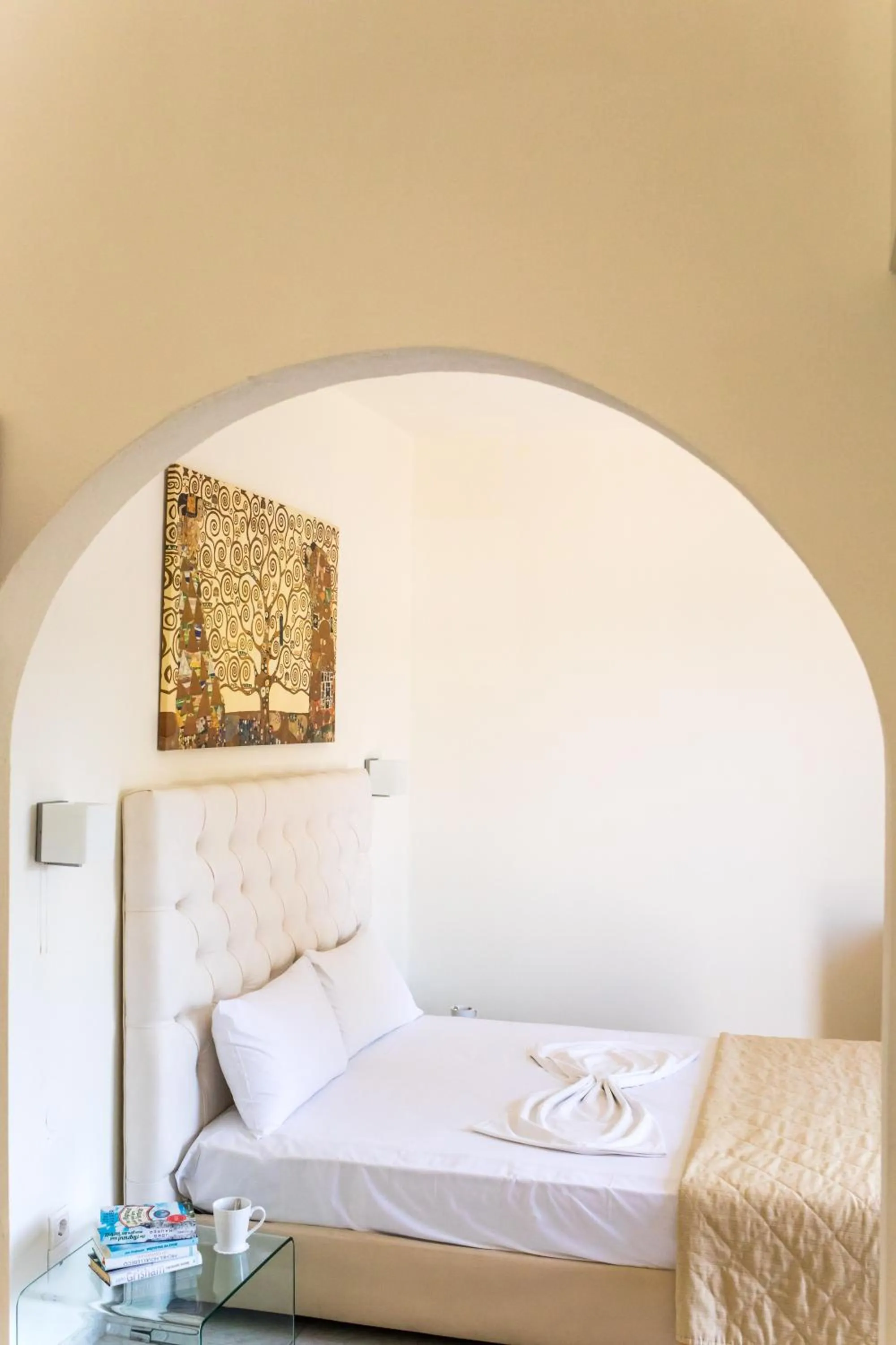 Bedroom, Bed in Blue Green Bay