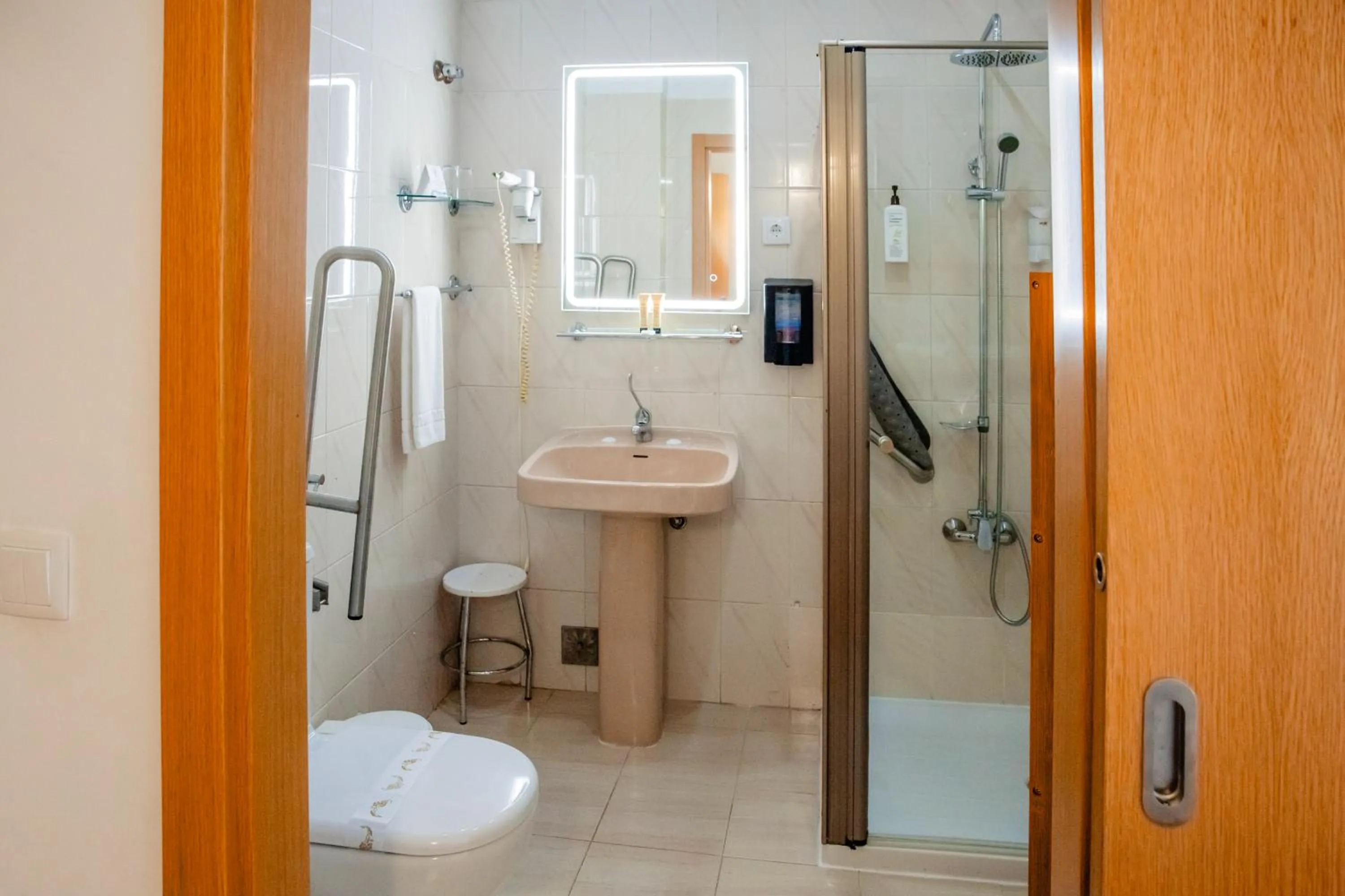 Shower in Hotel Larverde