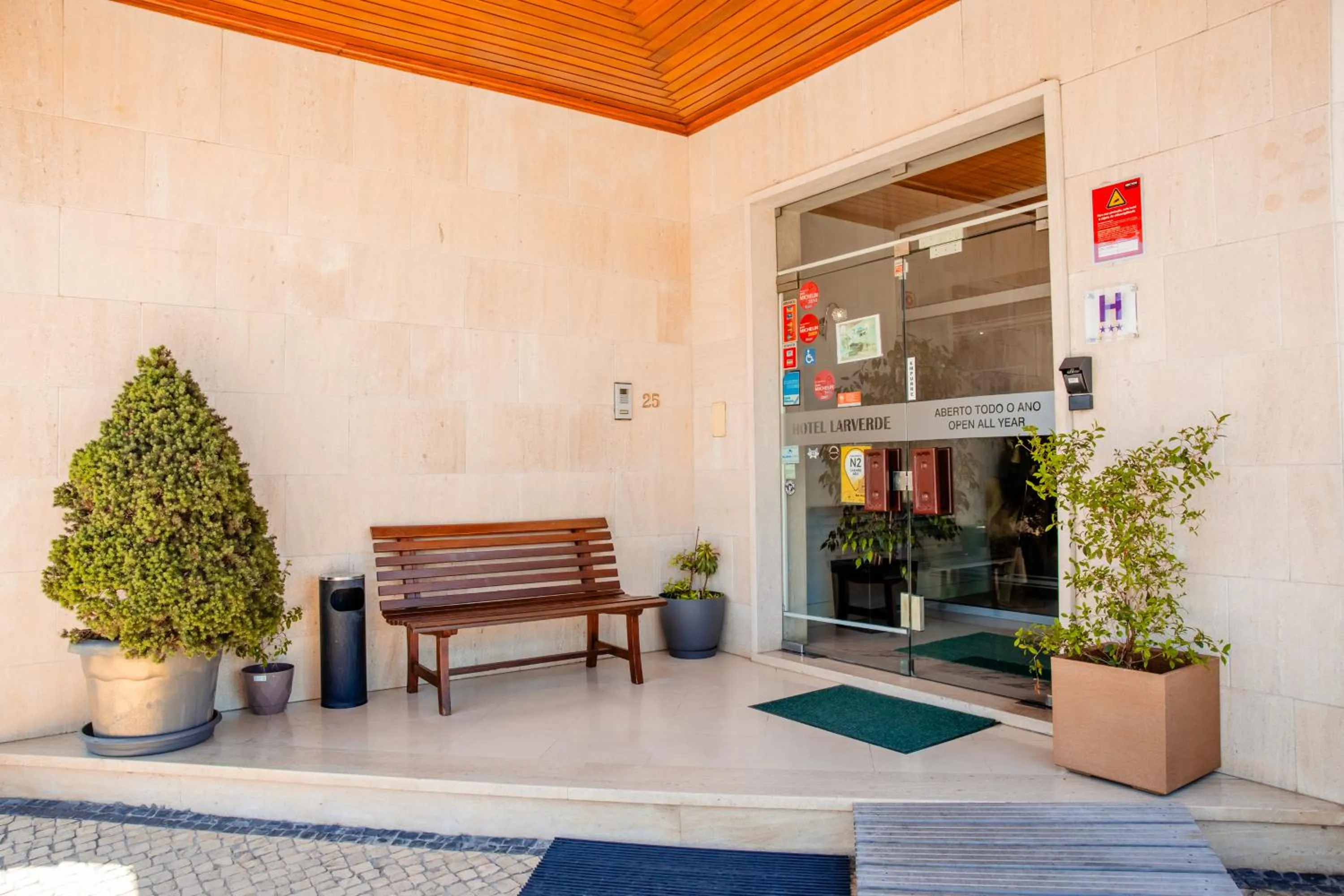 Facade/entrance in Hotel Larverde