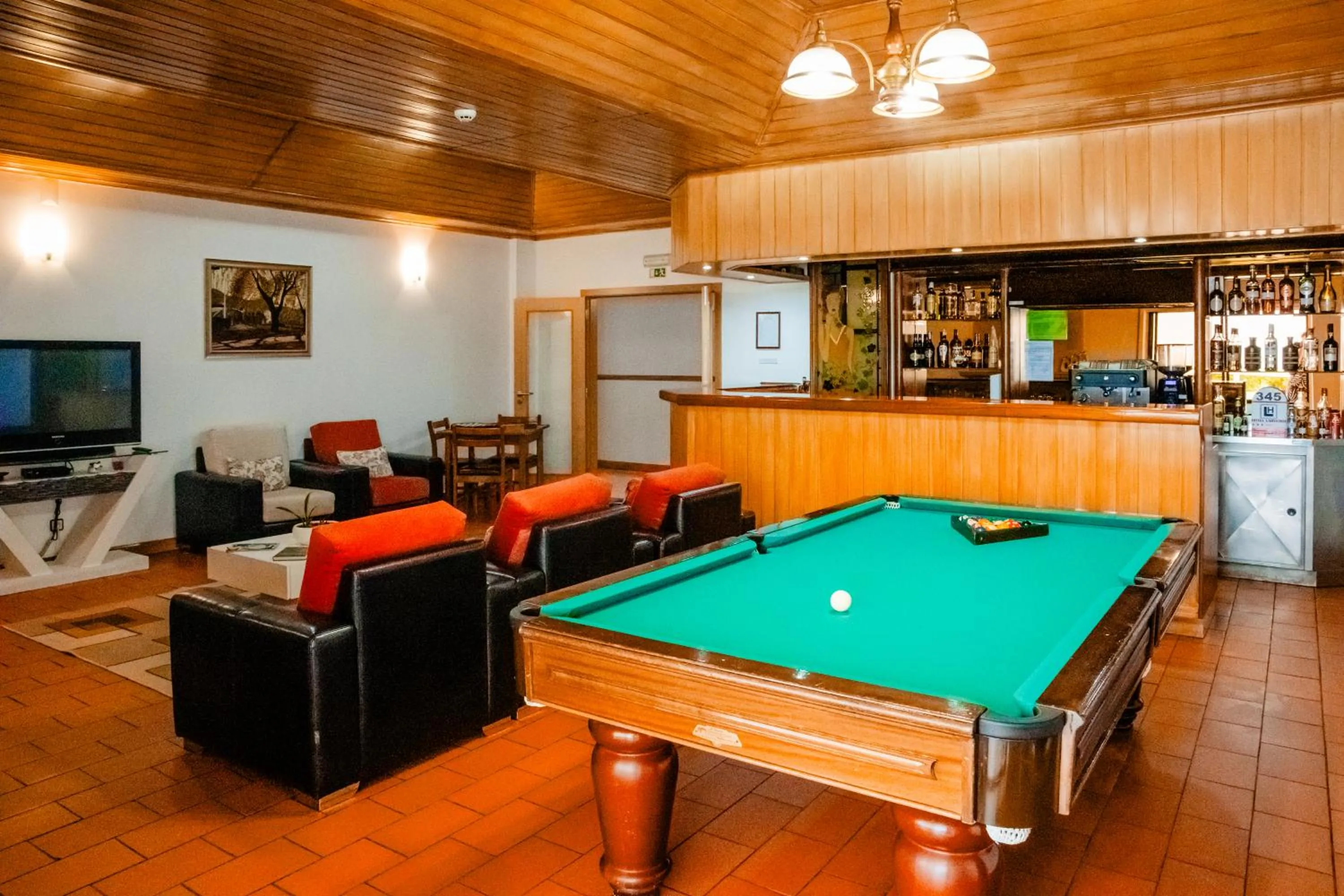 Communal lounge/ TV room in Hotel Larverde