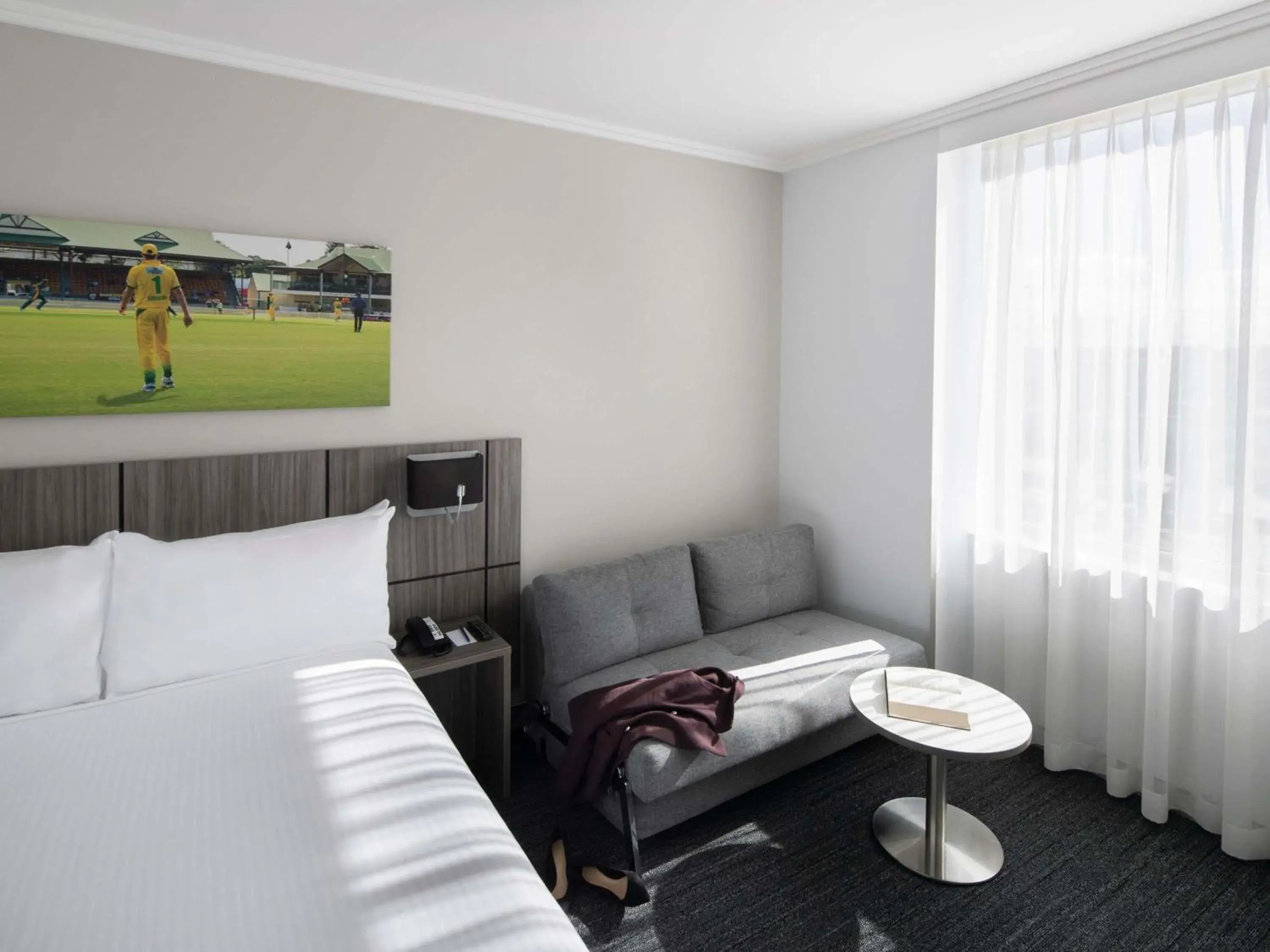 Deluxe Queen Room in Mercure Sydney Bankstown Deluxe Queen Room in Mercure Sydney Bankstown